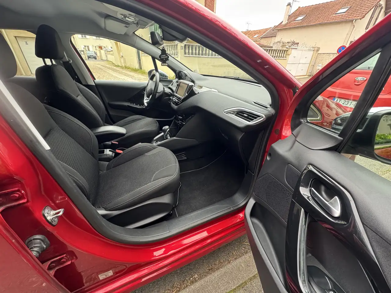 Peugeot 208 208 — photo 4