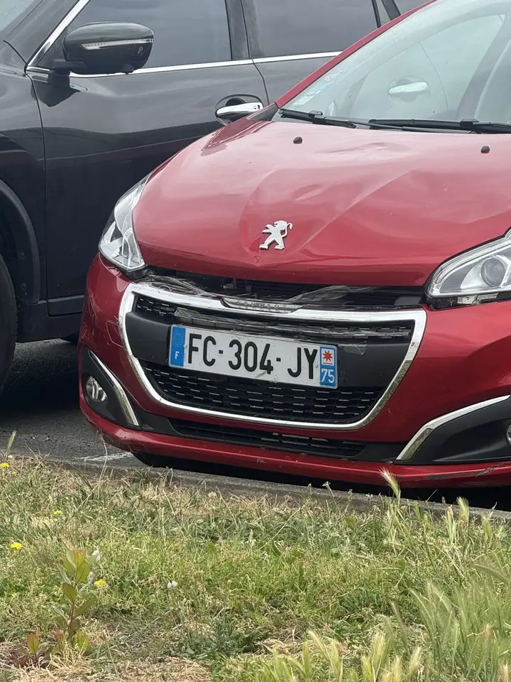 Peugeot 208 208 — photo 2
