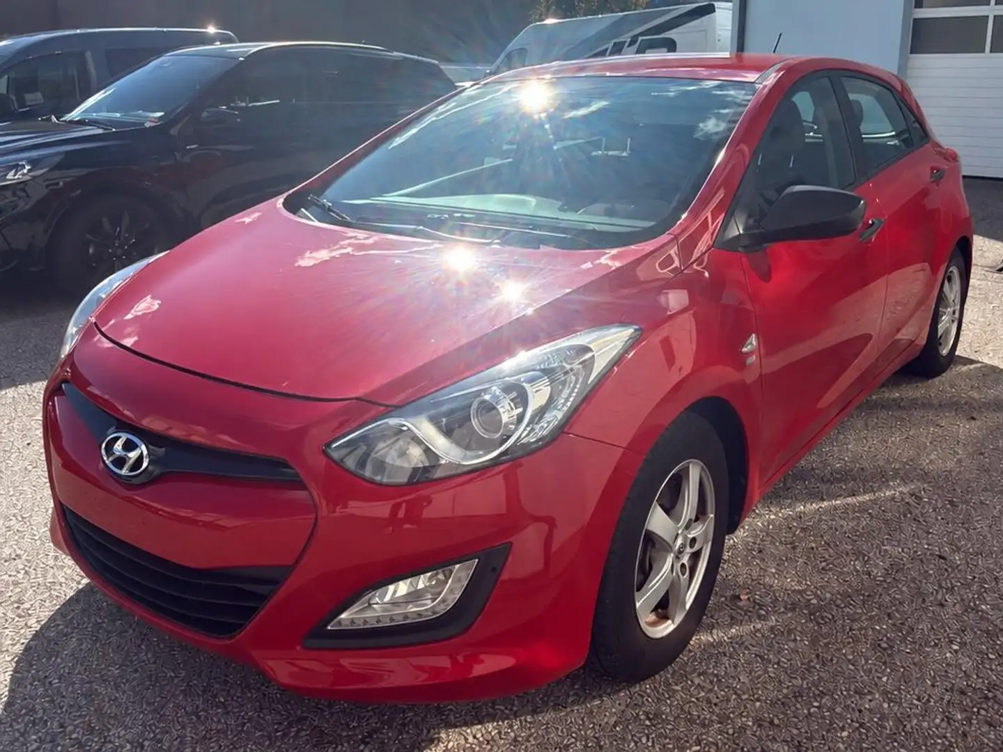 Hyundai i30 i30 1,4 CVVT Europe Europe Rot - 1