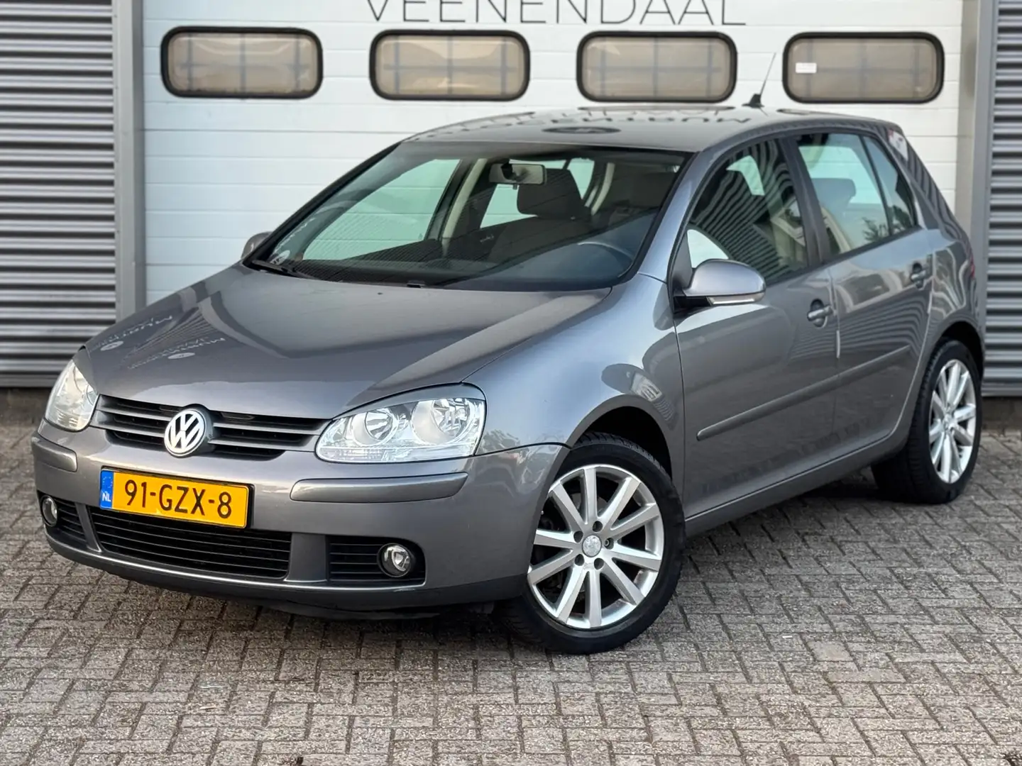 Volkswagen Golf 1.4 TSI Trendline 122 PK NIEUWE APK Gri - 2