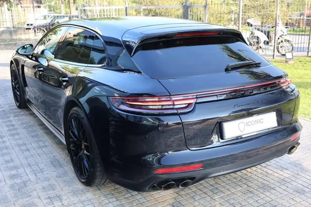 Porsche Panamera view 10