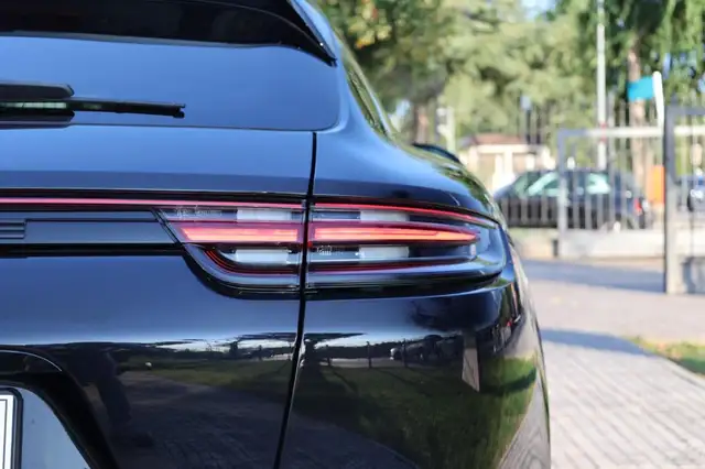 Porsche Panamera view 9