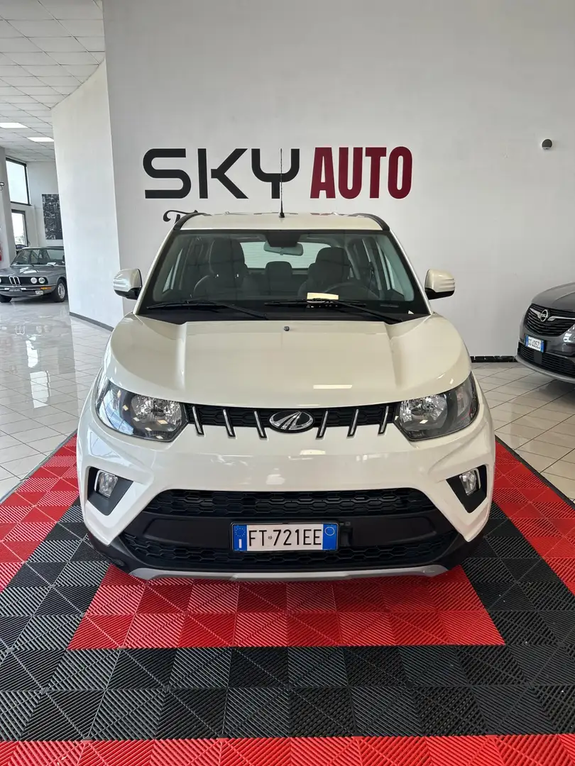 Mahindra KUV100 1.2 VVT K8 (61 kw) Bianco - 1