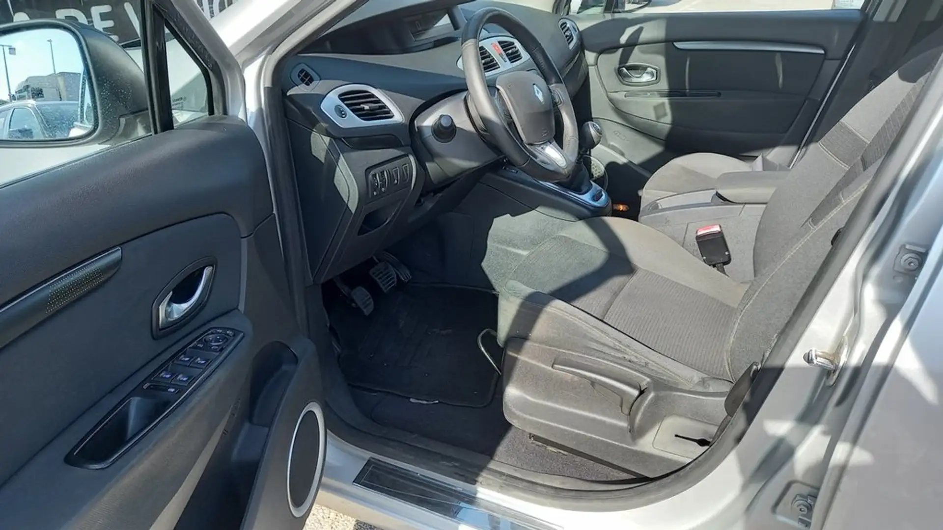 Renault Scenic Dynamique 1.9dCi 130cv 7 plazas Grau - 2