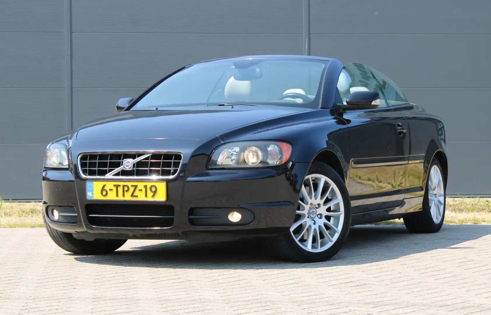 Volvo C70 Convertible 2.5 T5 Momentum 220PK Youngtimer crna - 2