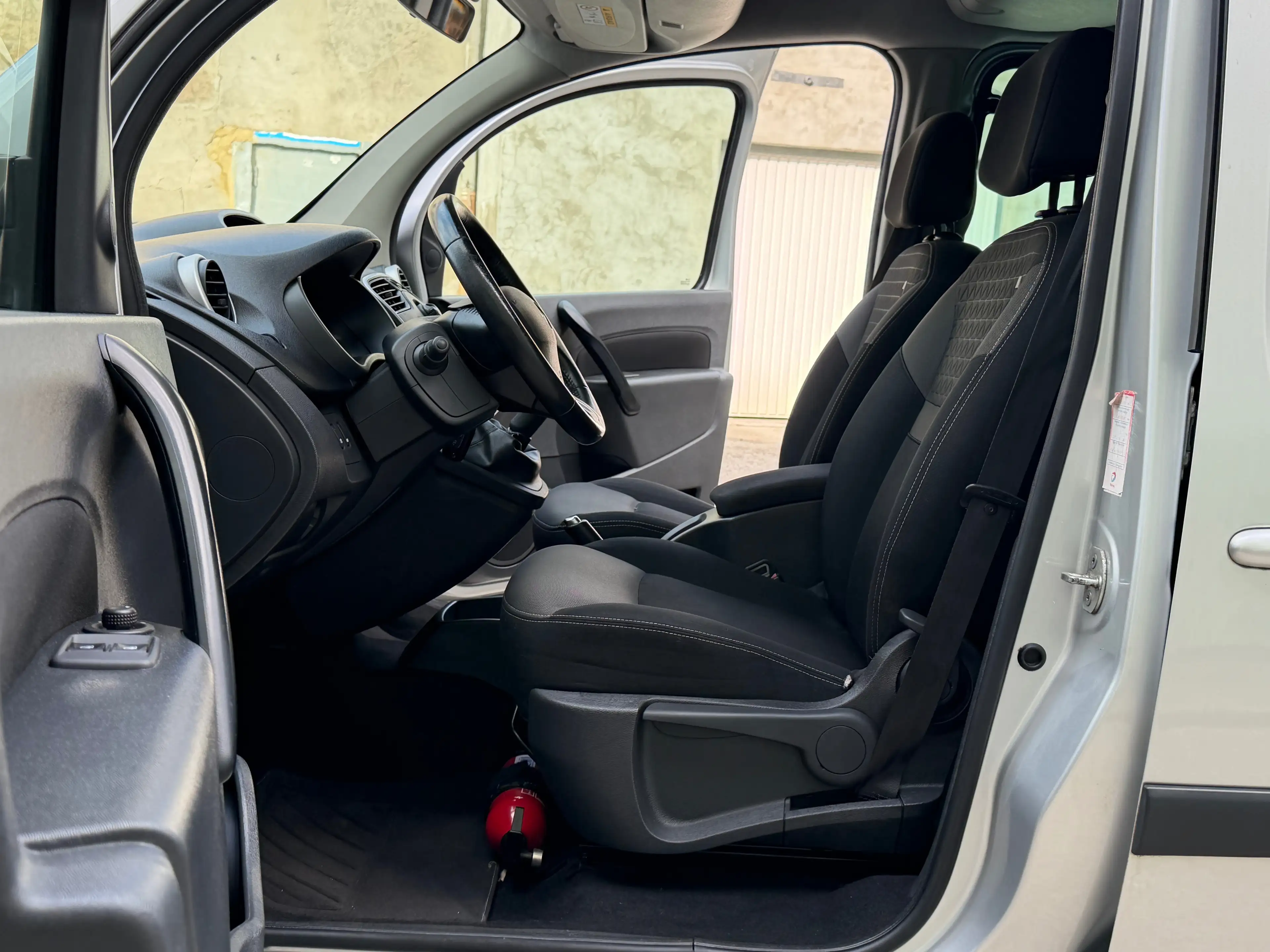 Renault Kangoo 1.5 dCi LIMITED//EURO6B//CLIM//DIESEL — photo 9