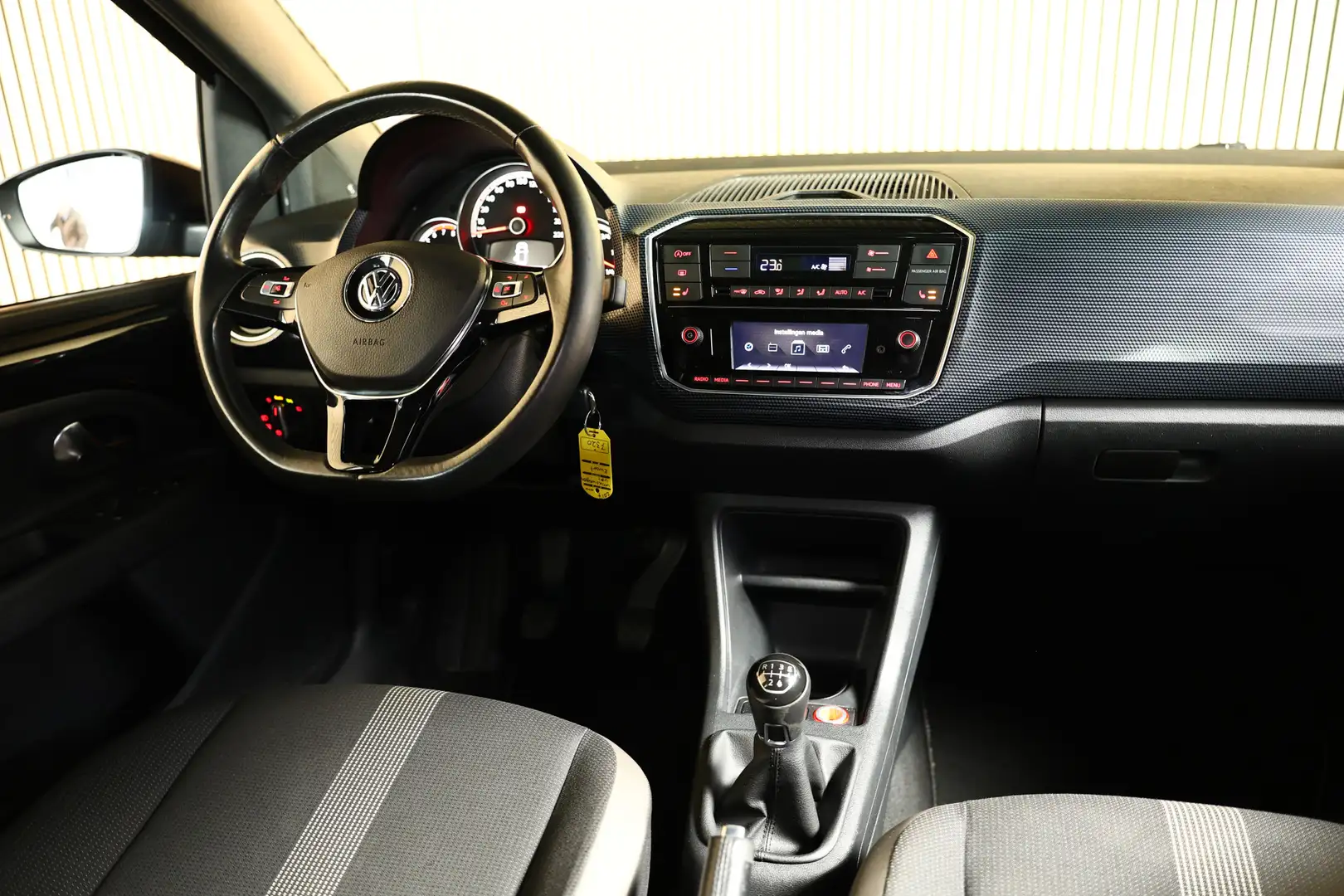 Volkswagen up! 1.0 TSI 140 PK BMT high up! CLIMA STOELVW CLIMA BT Schwarz - 2