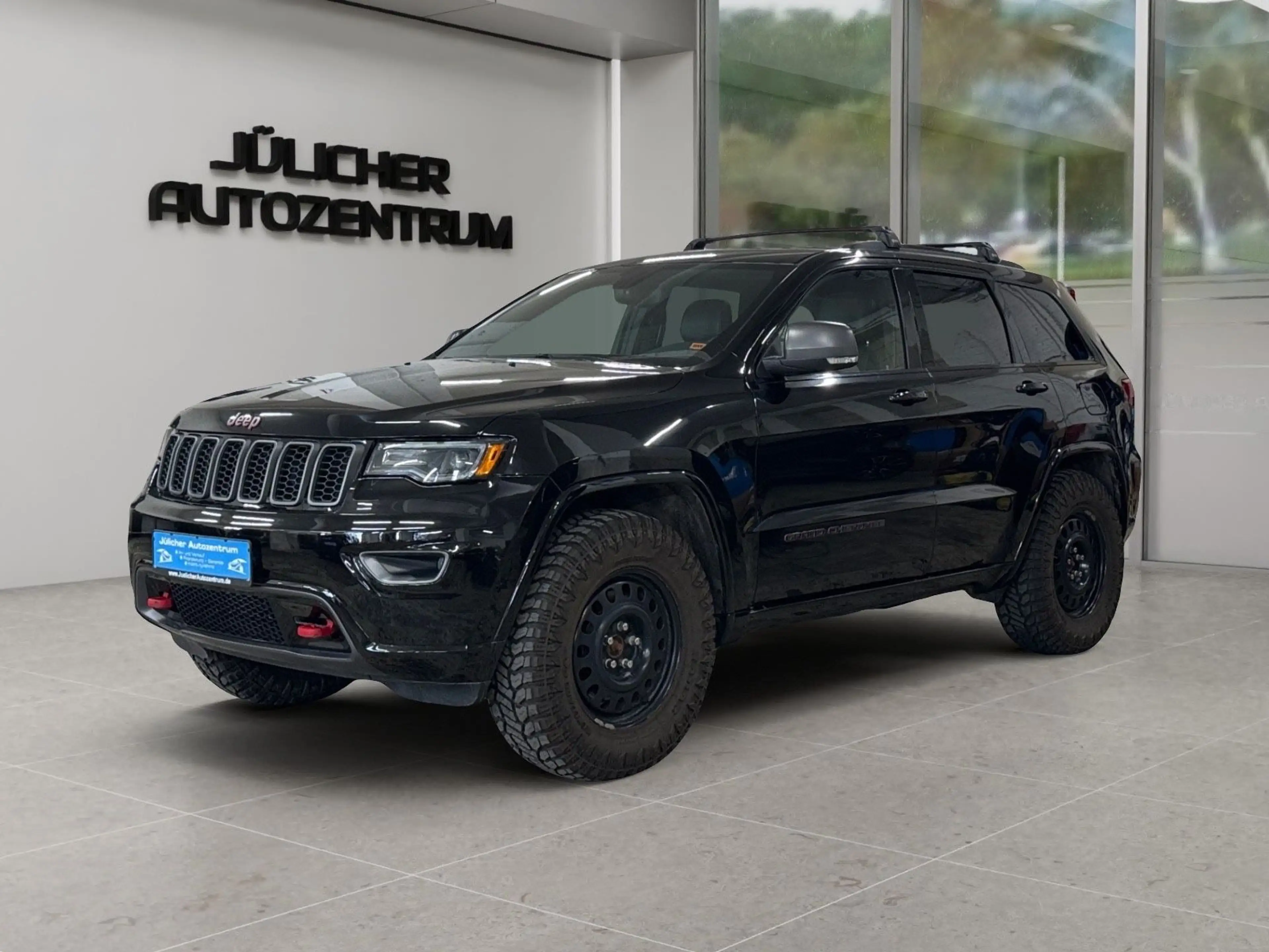 Jeep Grand Cherokee 5.7 Hemi TRAILHAWK 286KW — photo 4