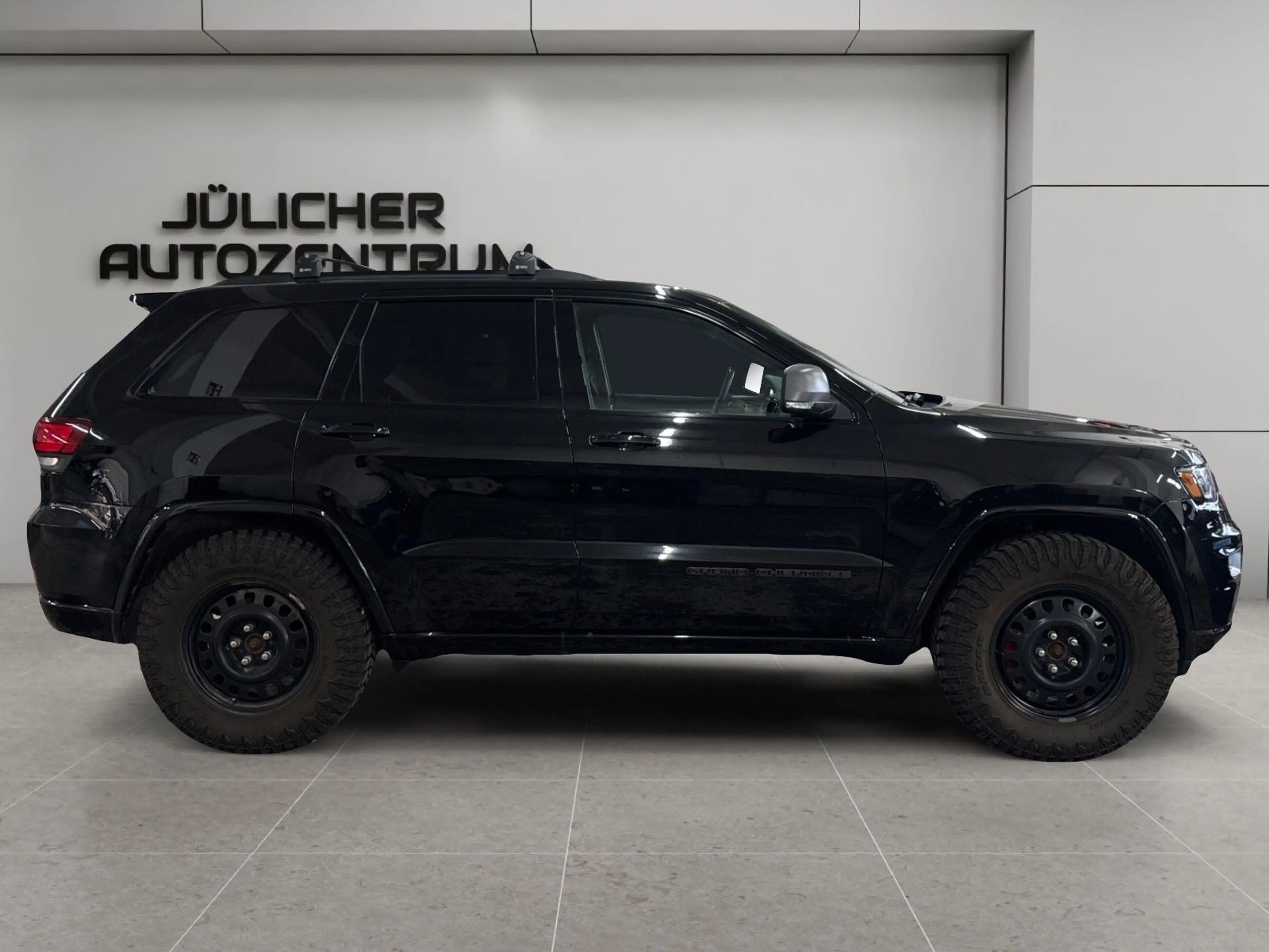 Jeep Grand Cherokee 5.7 Hemi TRAILHAWK 286KW — photo 2