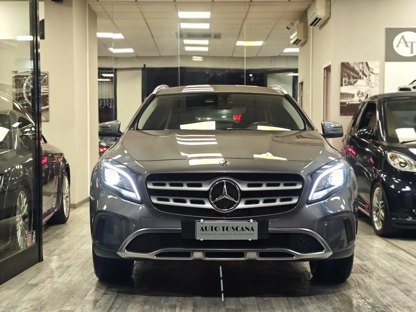Mercedes-Benz GLA 200 GLA-X156 2017 d Premium auto Grau - 2
