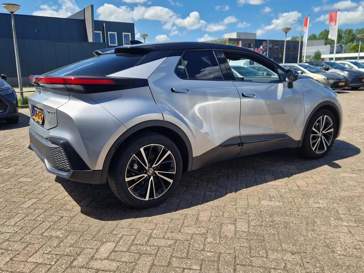 Toyota C-HR 1.8 Hybrid 140 Executive Grau - 2