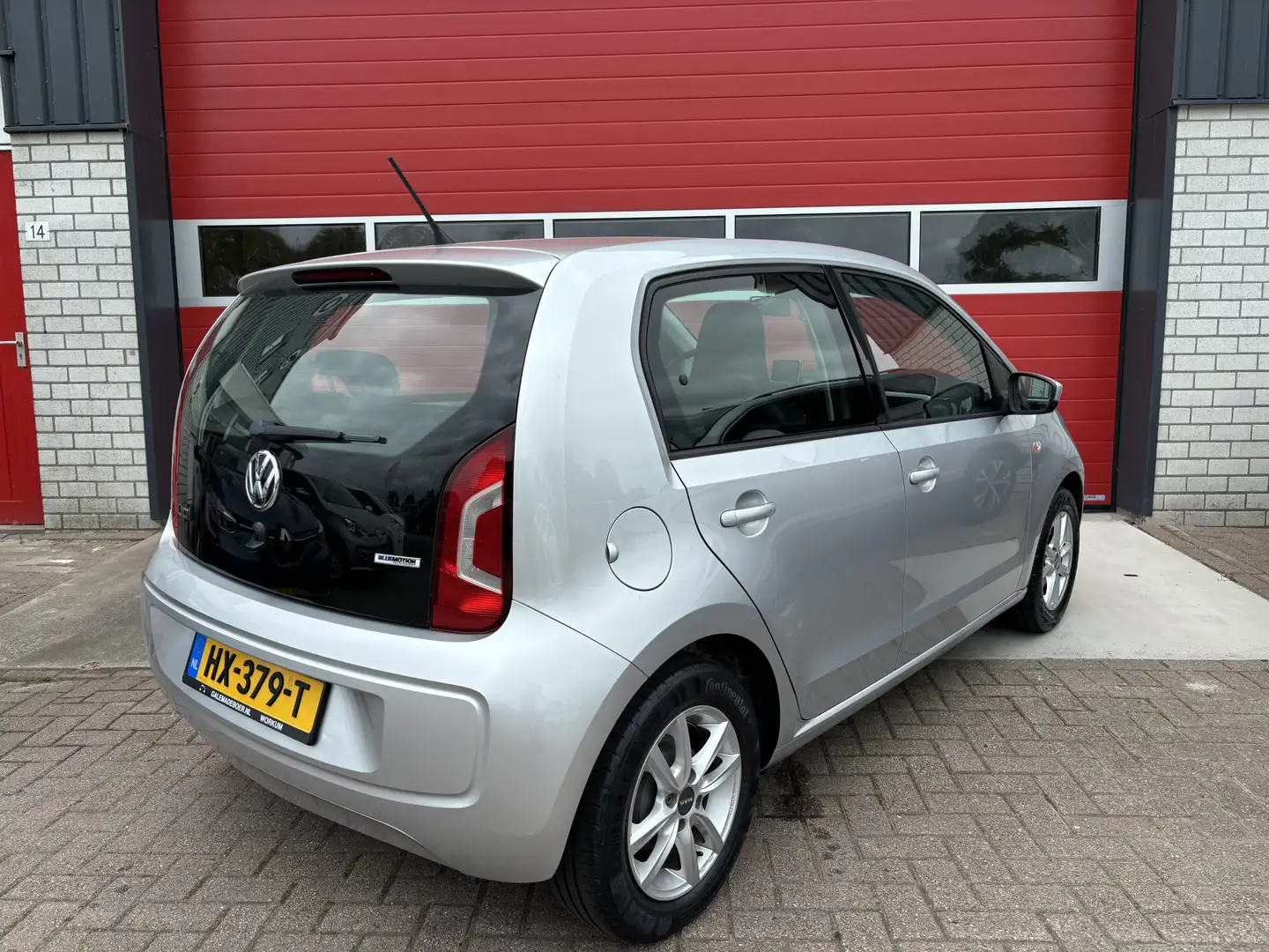 Volkswagen up! 1.0 move up! BlueMotion 1STE EIG / NAVI / AIRCO / Grijs - 2