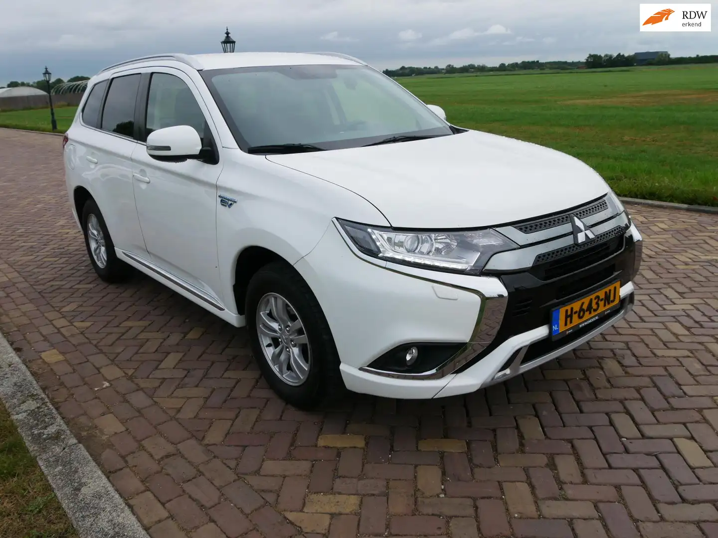 Mitsubishi Outlander 2.4 PHEV Pure CLIMA ** 10999 NETTO ** 2020! Wit - 1