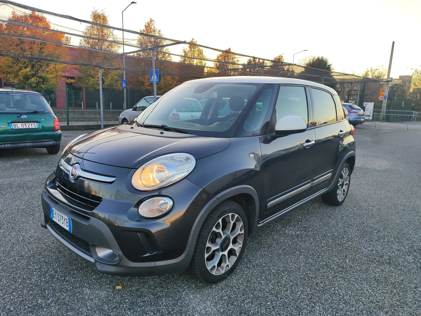 Fiat 500L 1.6 mjt Trekking 105cv Neopatentati Nero - 2