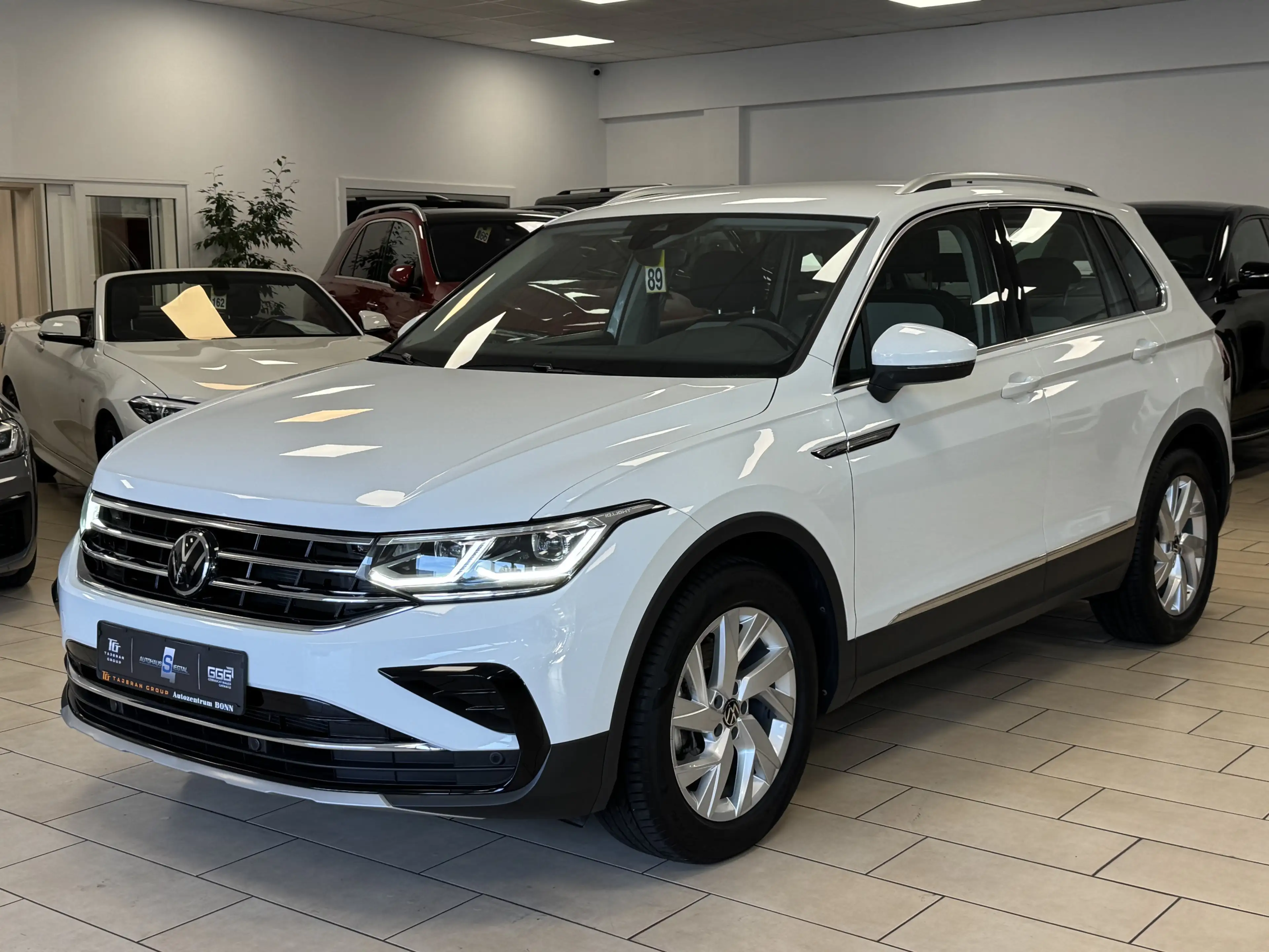 Volkswagen Tiguan Elegance*Navi*CarPlay*IQ.Light*ACC*SHZ*1H
