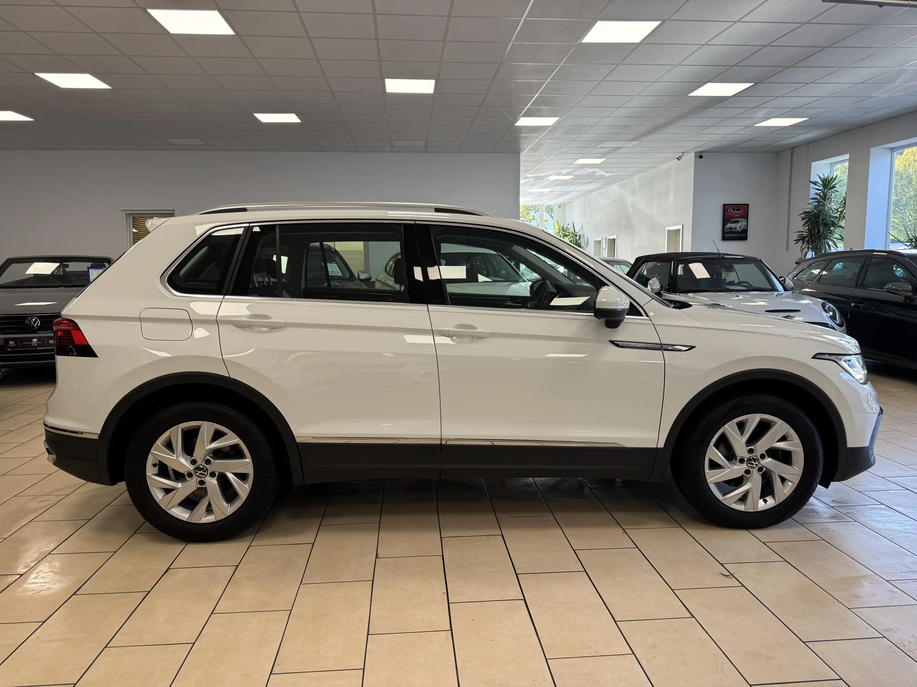 Volkswagen Tiguan Elegance*Navi*CarPlay*IQ.Light*ACC*SHZ*1H — photo 5