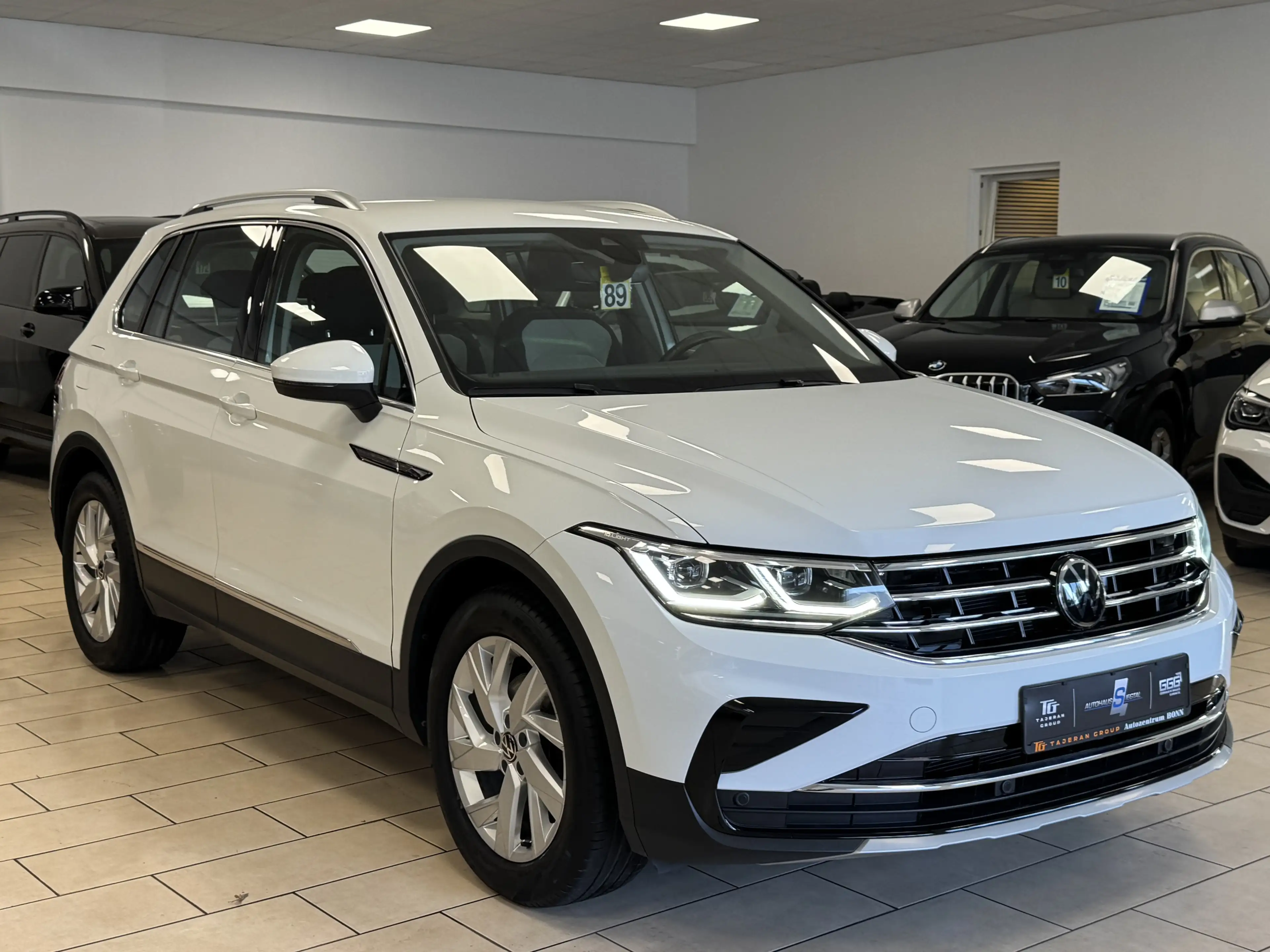 Volkswagen Tiguan Elegance*Navi*CarPlay*IQ.Light*ACC*SHZ*1H — photo 4