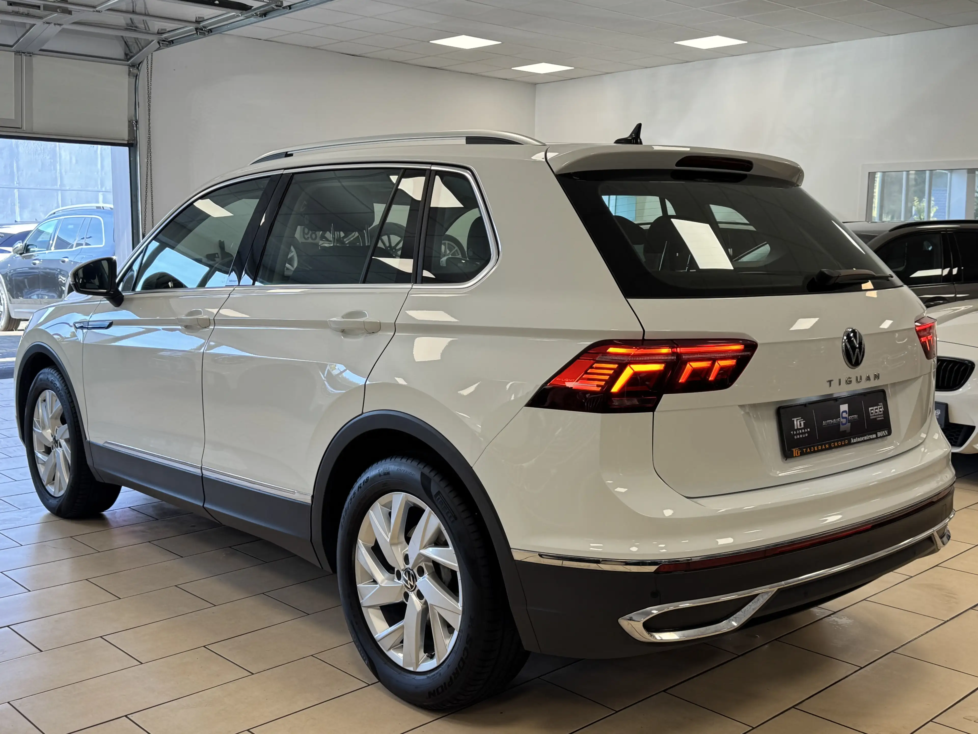 Volkswagen Tiguan Elegance*Navi*CarPlay*IQ.Light*ACC*SHZ*1H — photo 10