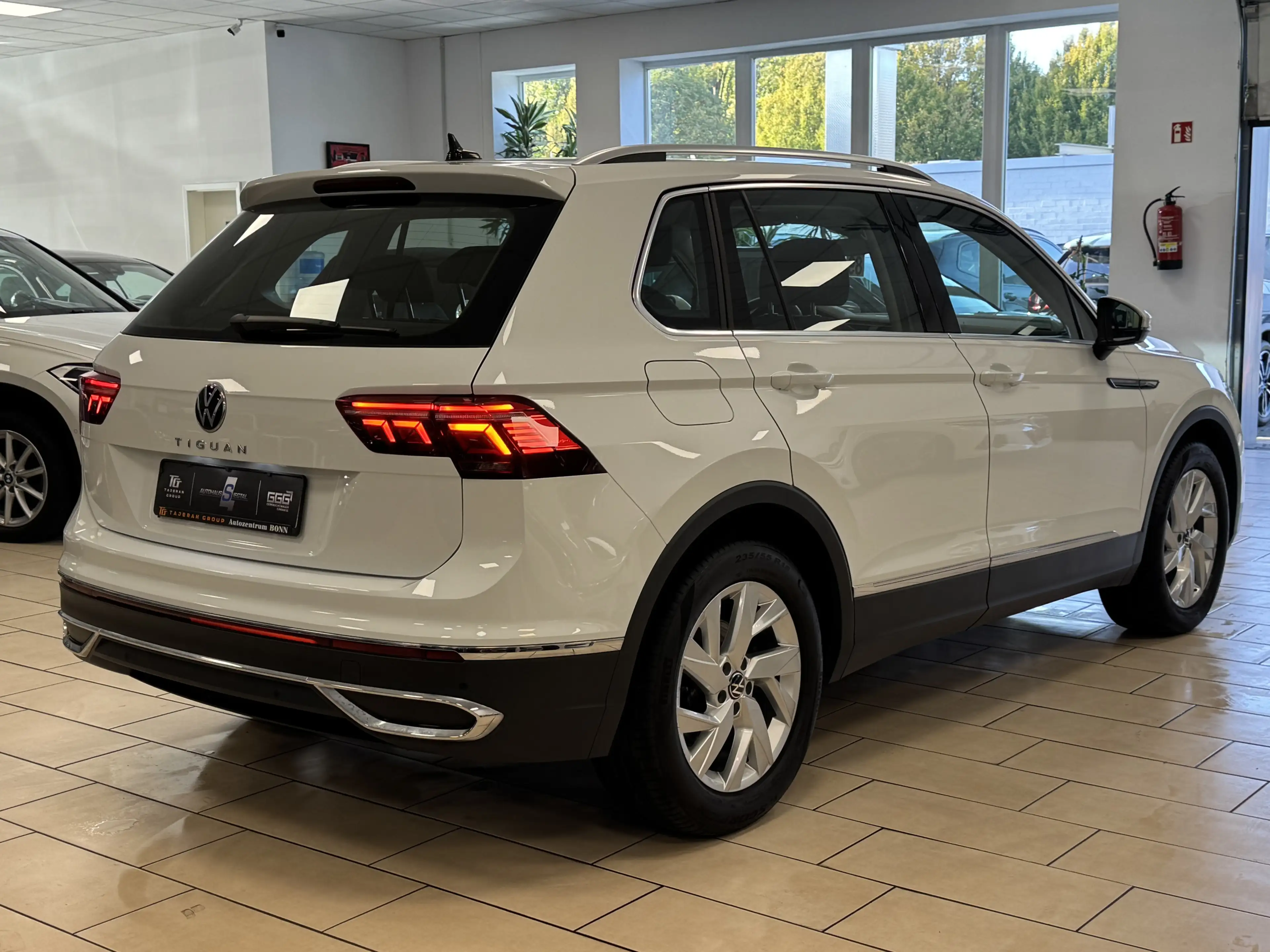 Volkswagen Tiguan Elegance*Navi*CarPlay*IQ.Light*ACC*SHZ*1H — photo 6