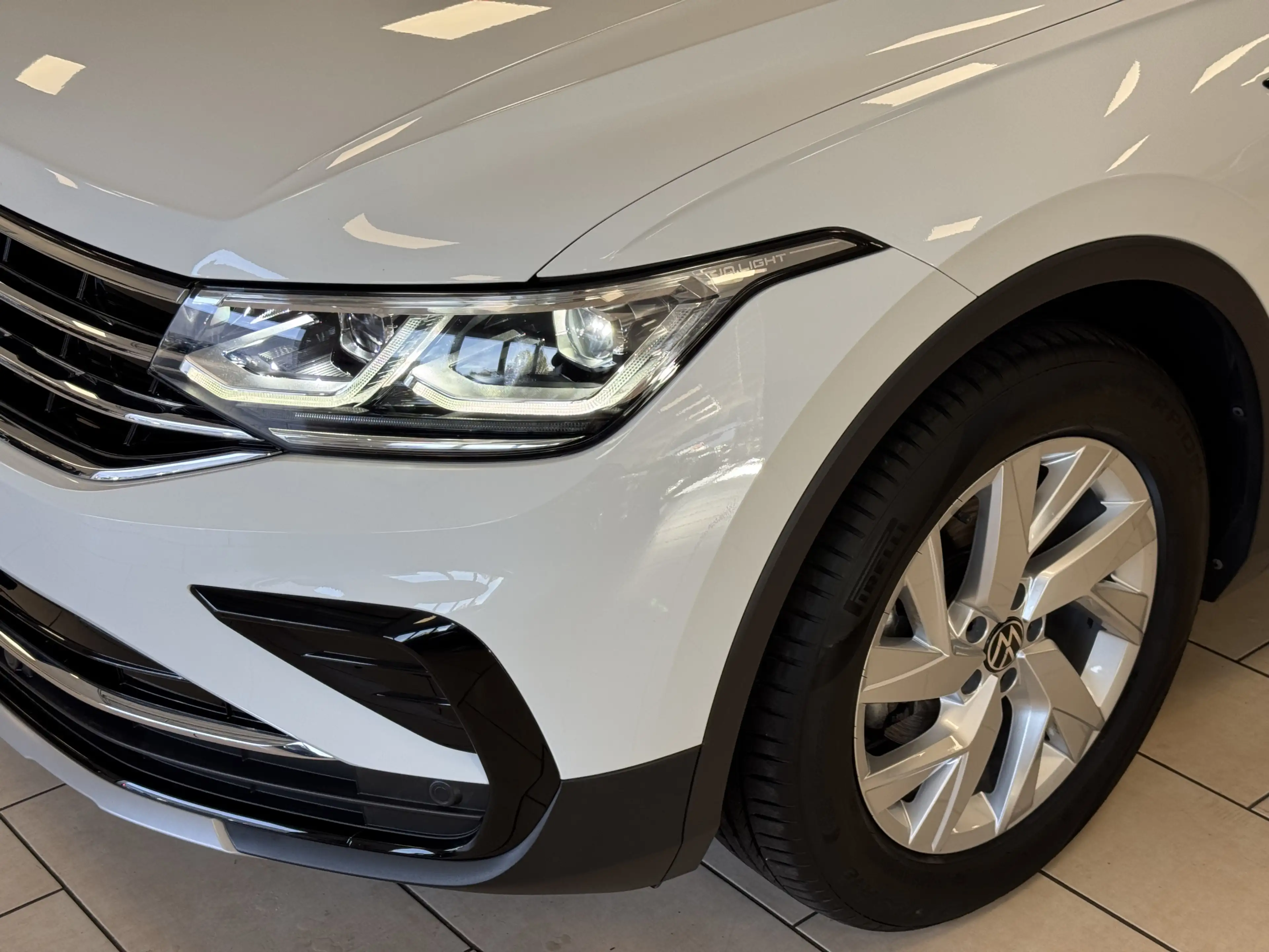 Volkswagen Tiguan Elegance*Navi*CarPlay*IQ.Light*ACC*SHZ*1H — photo 2