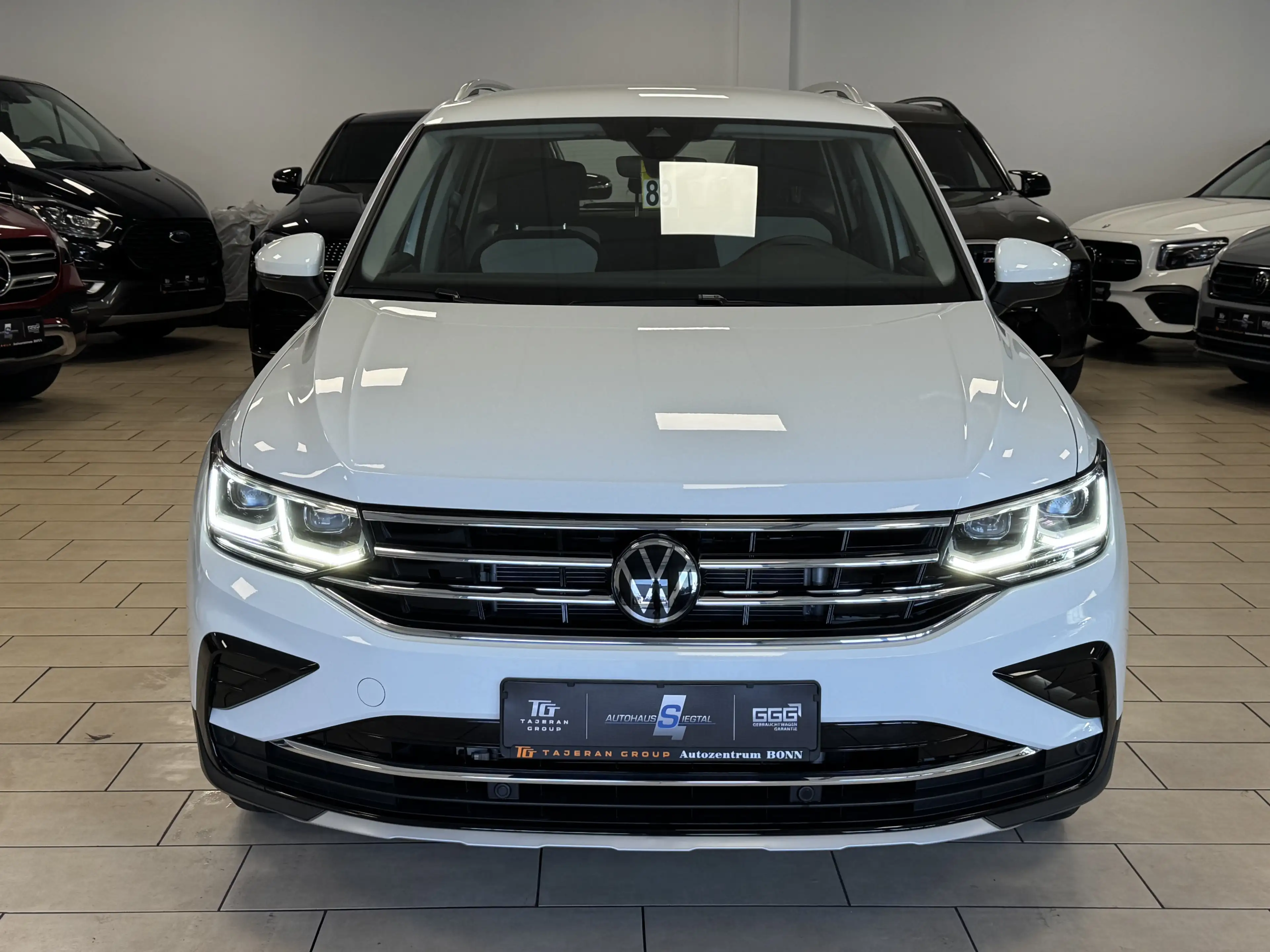 Volkswagen Tiguan Elegance*Navi*CarPlay*IQ.Light*ACC*SHZ*1H — photo 3