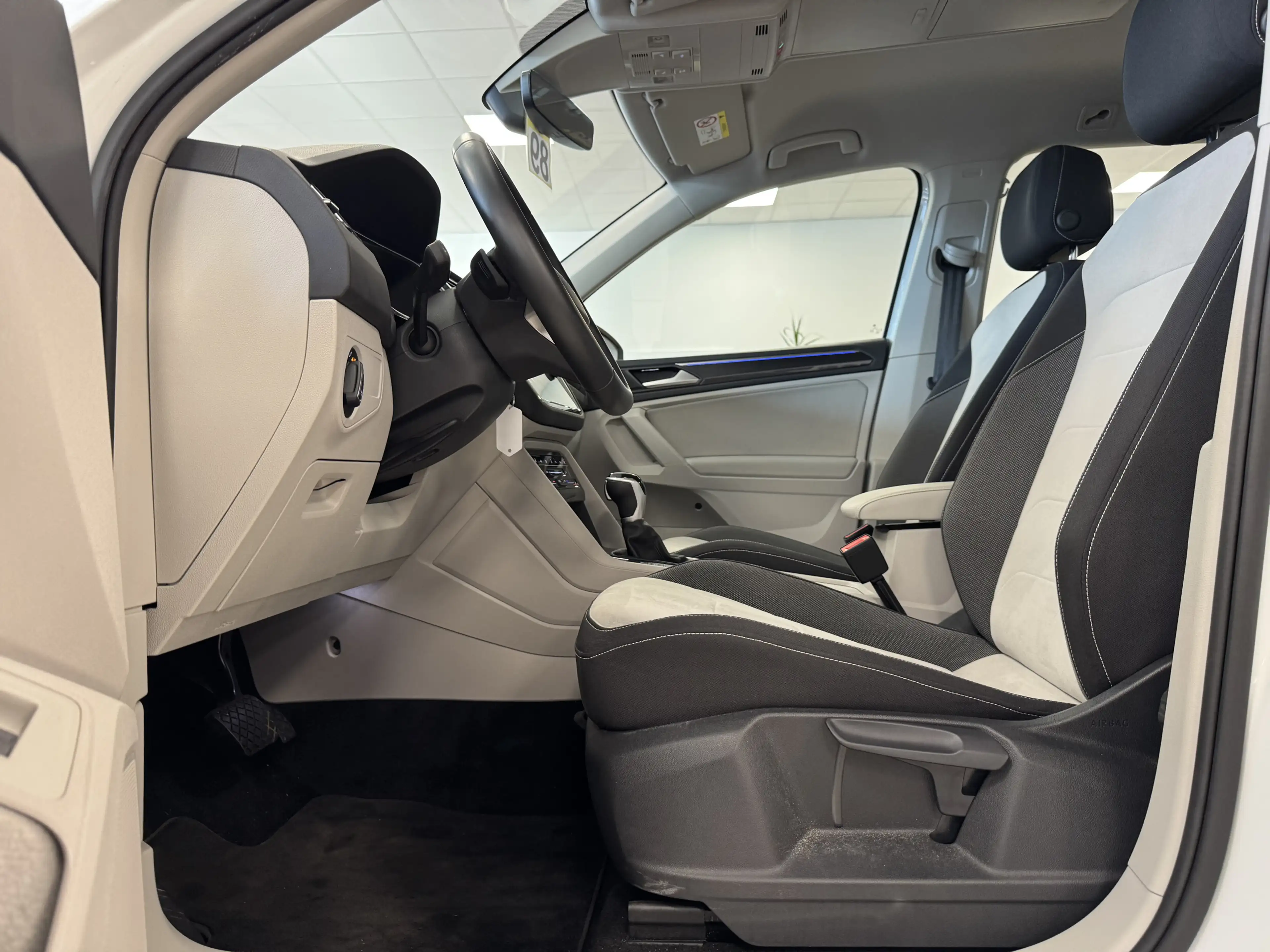 Volkswagen Tiguan Elegance*Navi*CarPlay*IQ.Light*ACC*SHZ*1H — photo 15