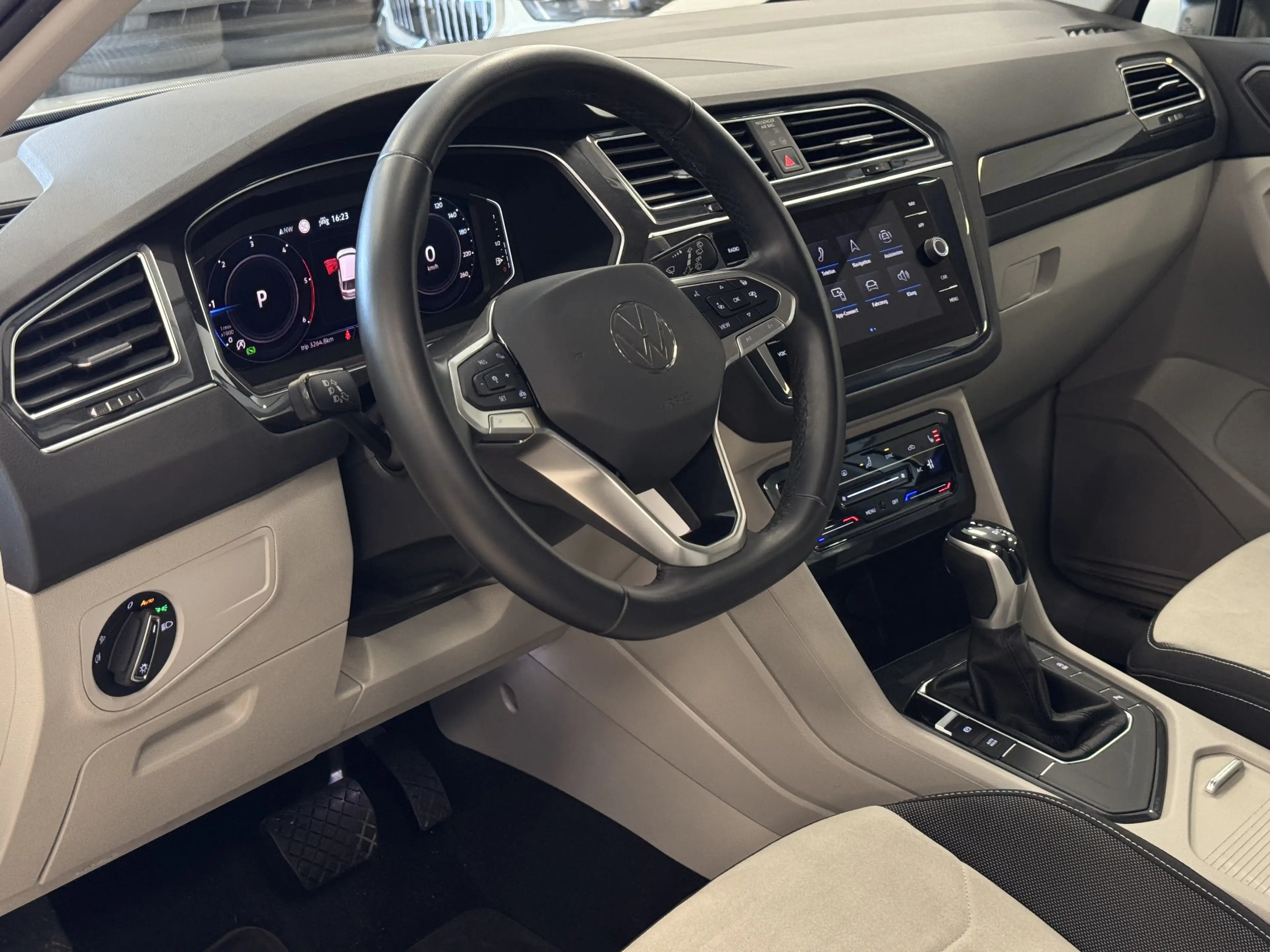 Volkswagen Tiguan Elegance*Navi*CarPlay*IQ.Light*ACC*SHZ*1H — photo 13