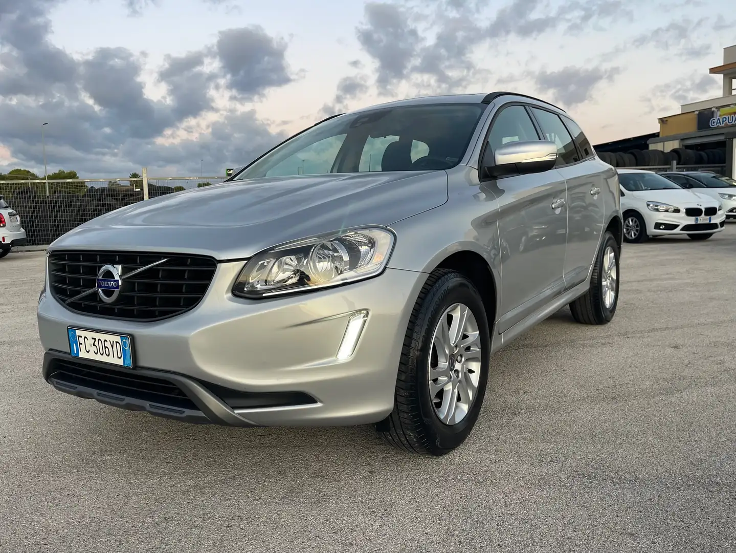 Volvo XC60 XC60  2.4 d4 Summum awd 190cv FULL Argent - 1