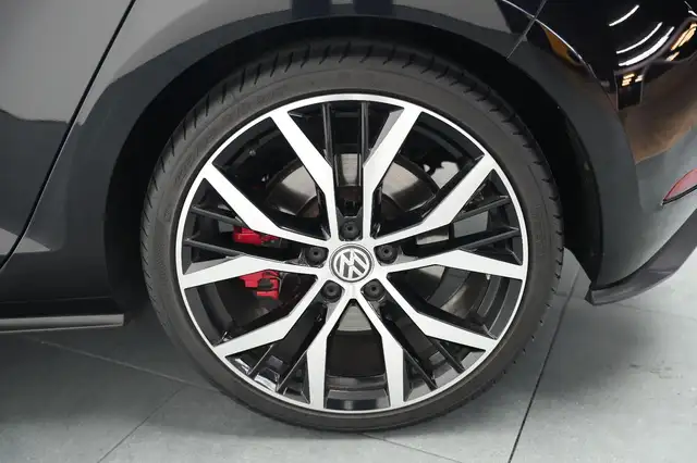 Volkswagen Golf view 11