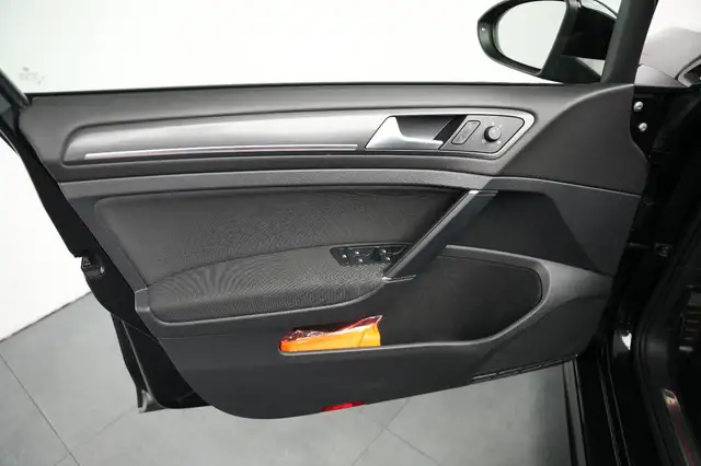 Volkswagen Golf view 12