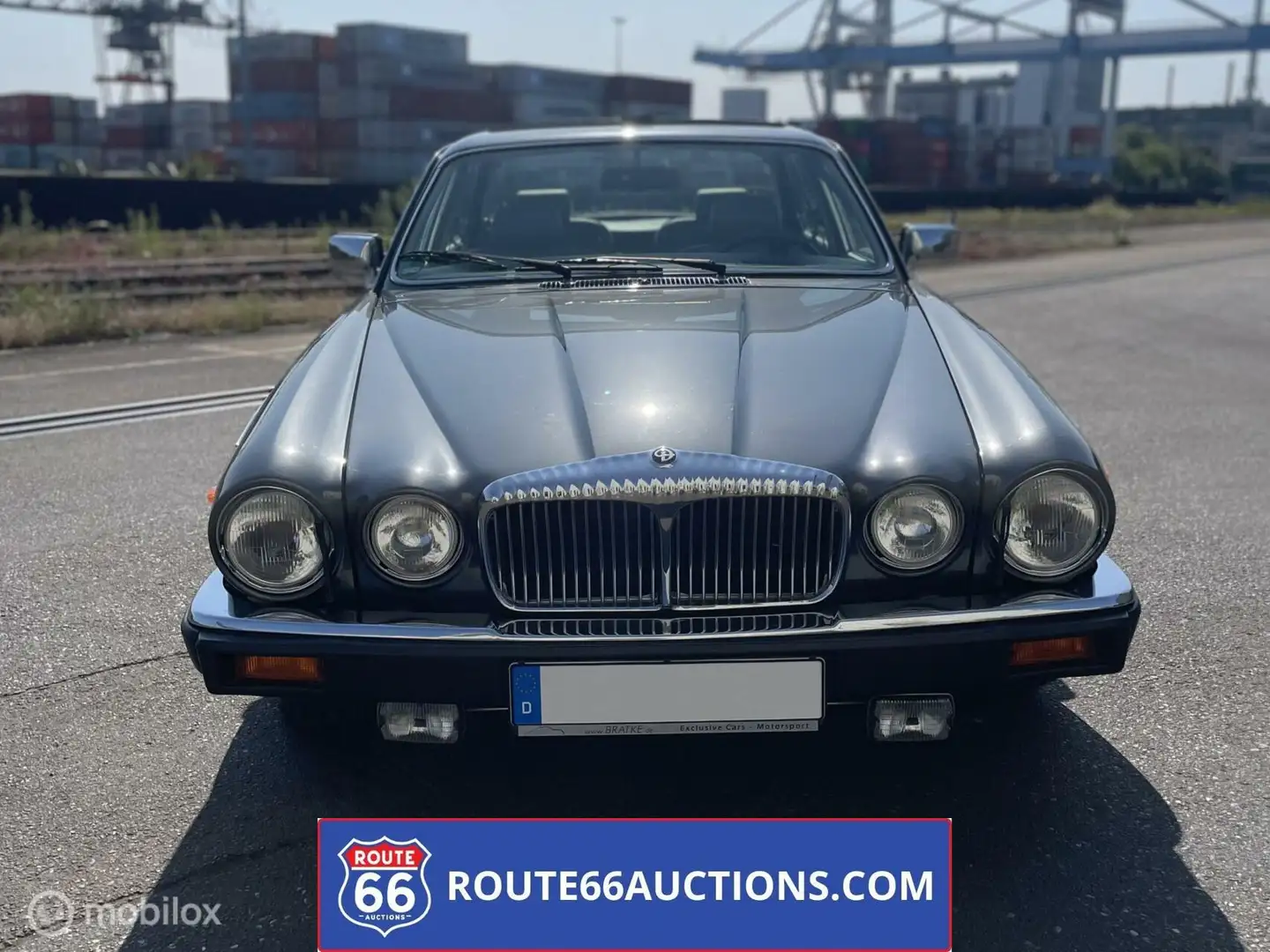 Daimler Double Six Sedan | Route 66 Auctions Negro - 2