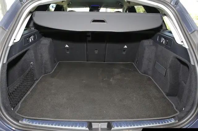 Mercedes-Benz C-Class view 15