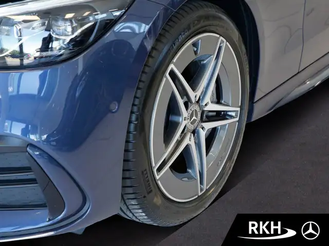 Mercedes-Benz C-Class view 5