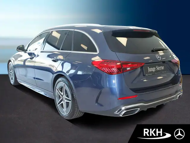 Mercedes-Benz C-Class view 4
