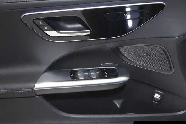 Mercedes-Benz C-Class view 14