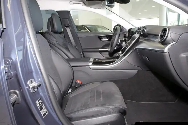 Mercedes-Benz C-Class view 6
