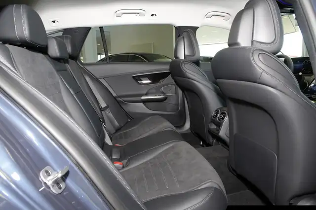 Mercedes-Benz C-Class view 9