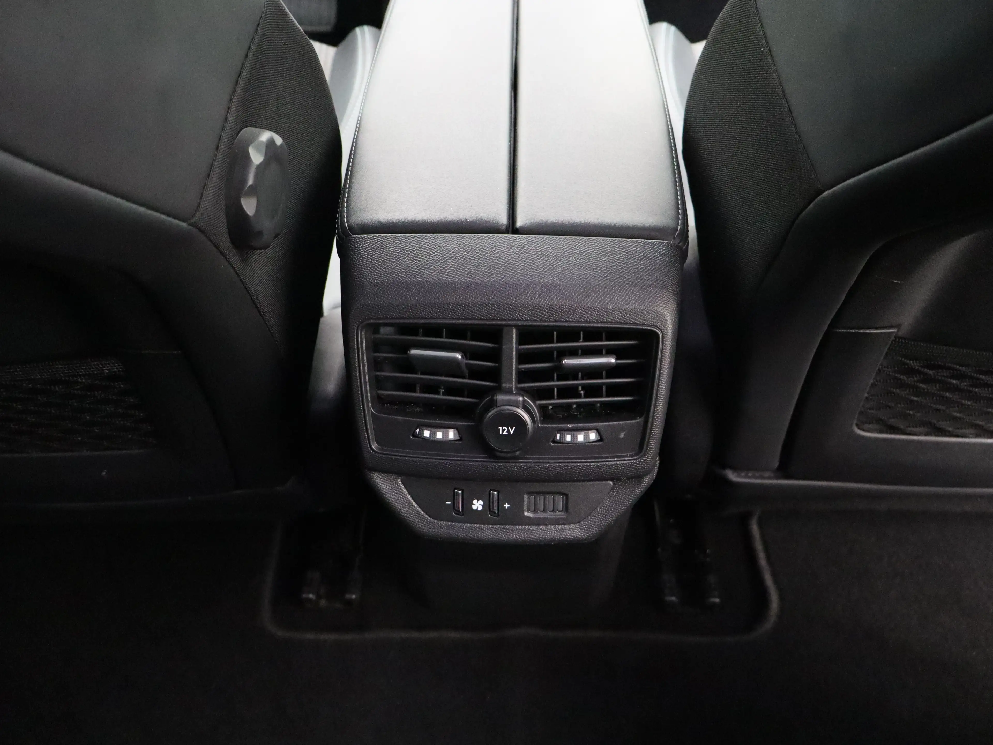 Peugeot 5008 1.2 PureTech Allure Pack Business | Carplay | 7-pe — photo 39