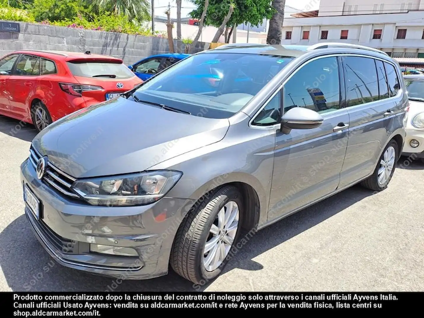 Volkswagen Touran 1.6 tdi Executive 7 posti anno 2016 Gris - 1