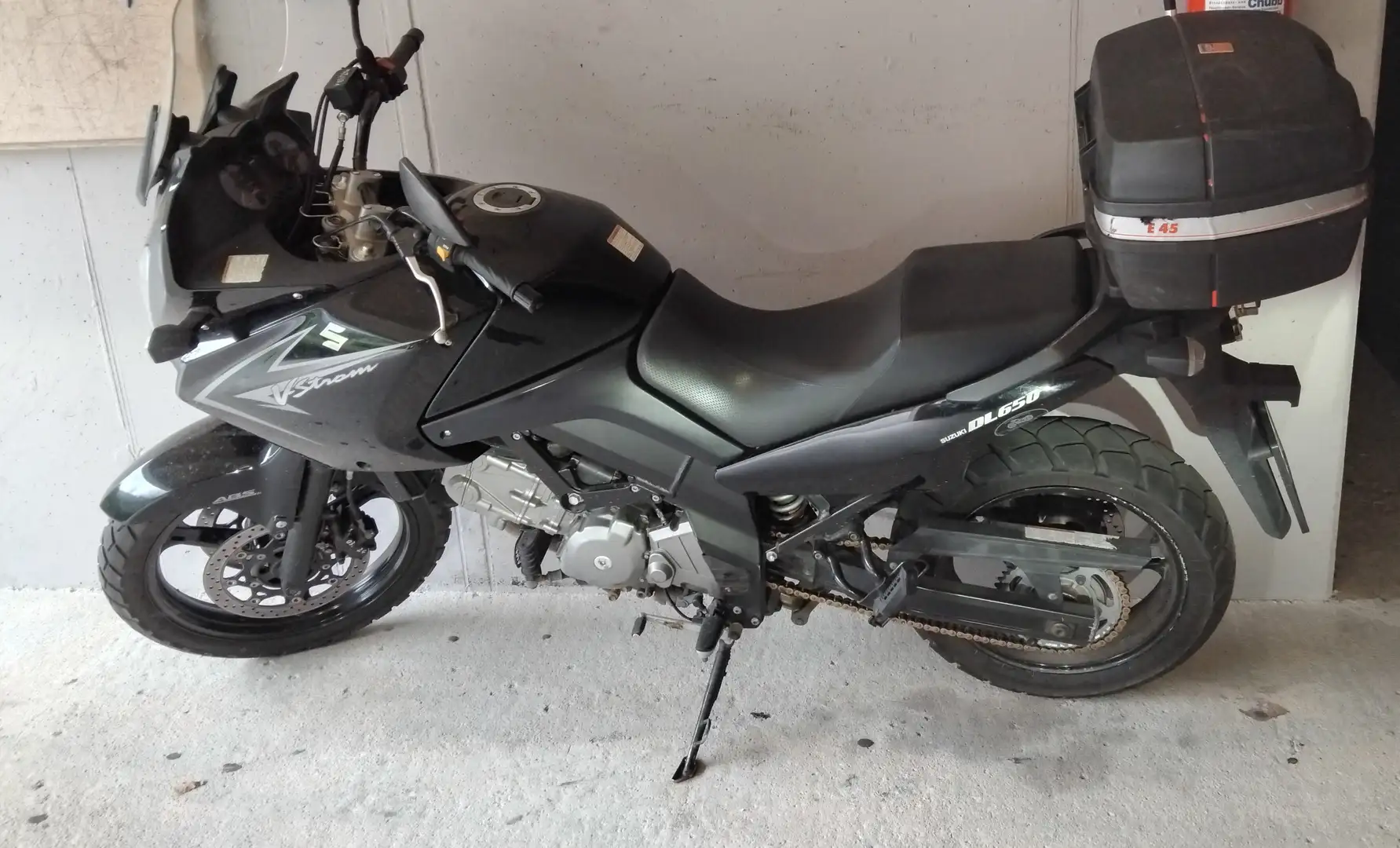 Suzuki V-Strom 650 Schwarz - 1