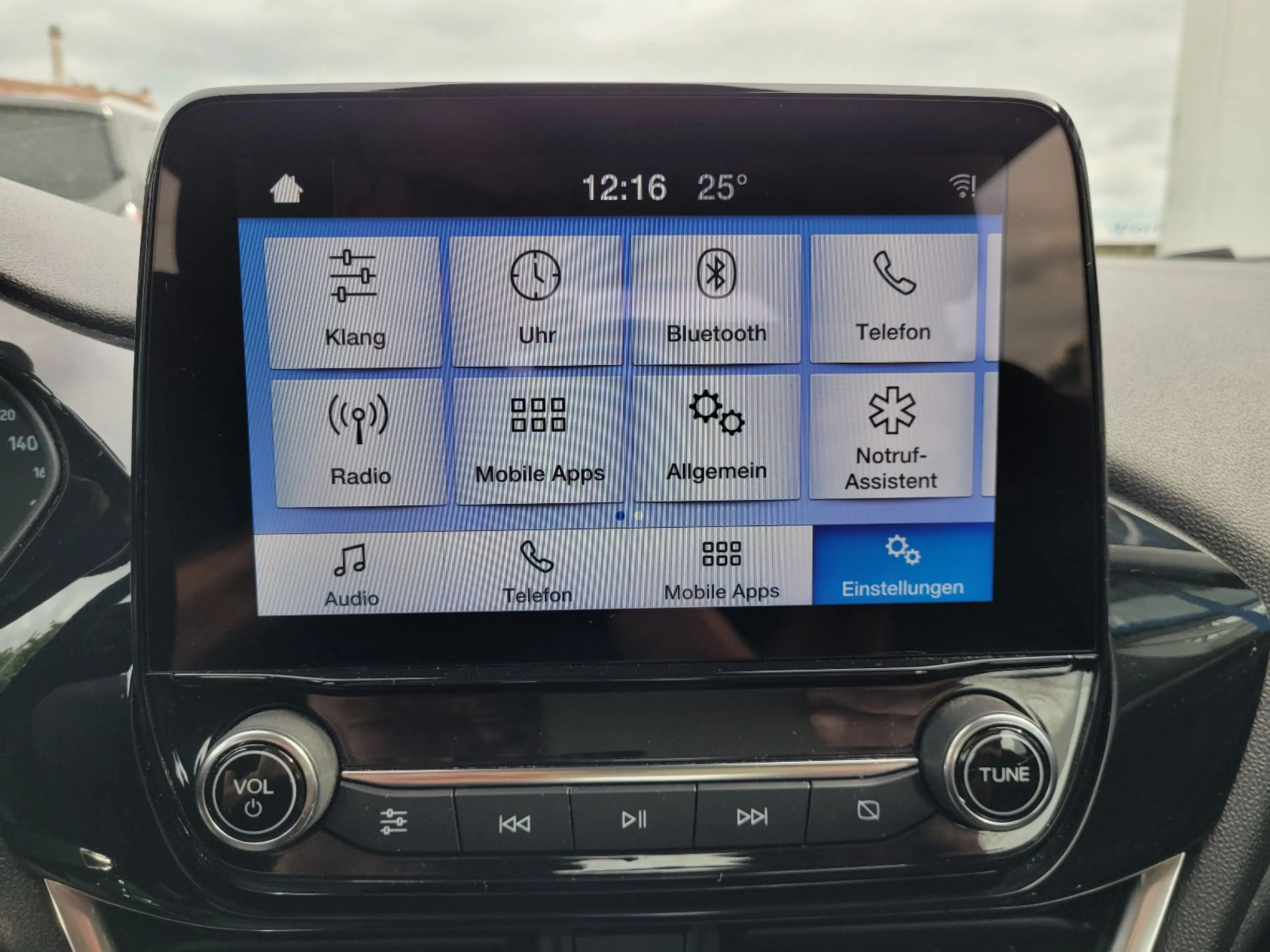Ford Fiesta Trend — photo 29