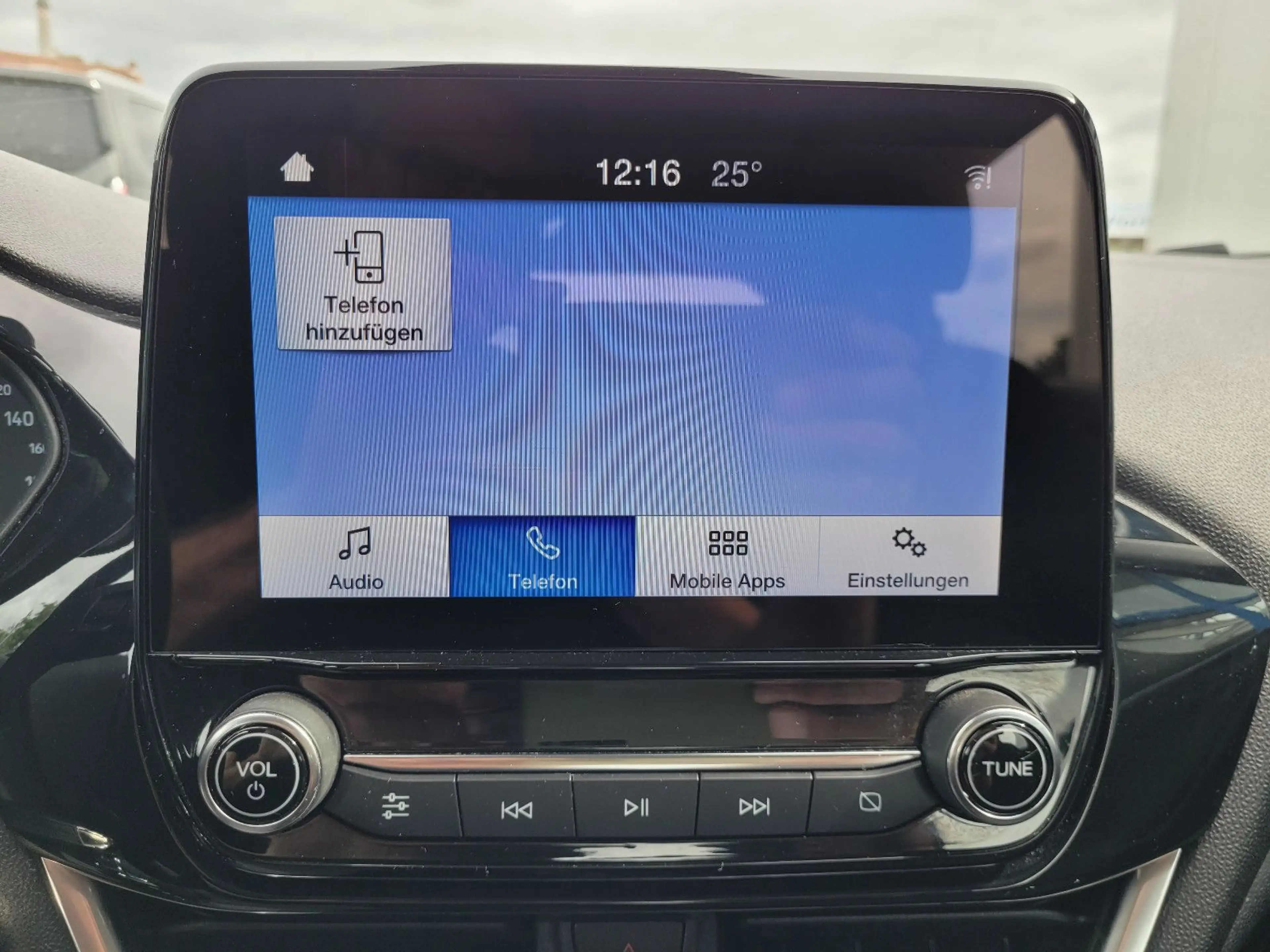 Ford Fiesta Trend — photo 27