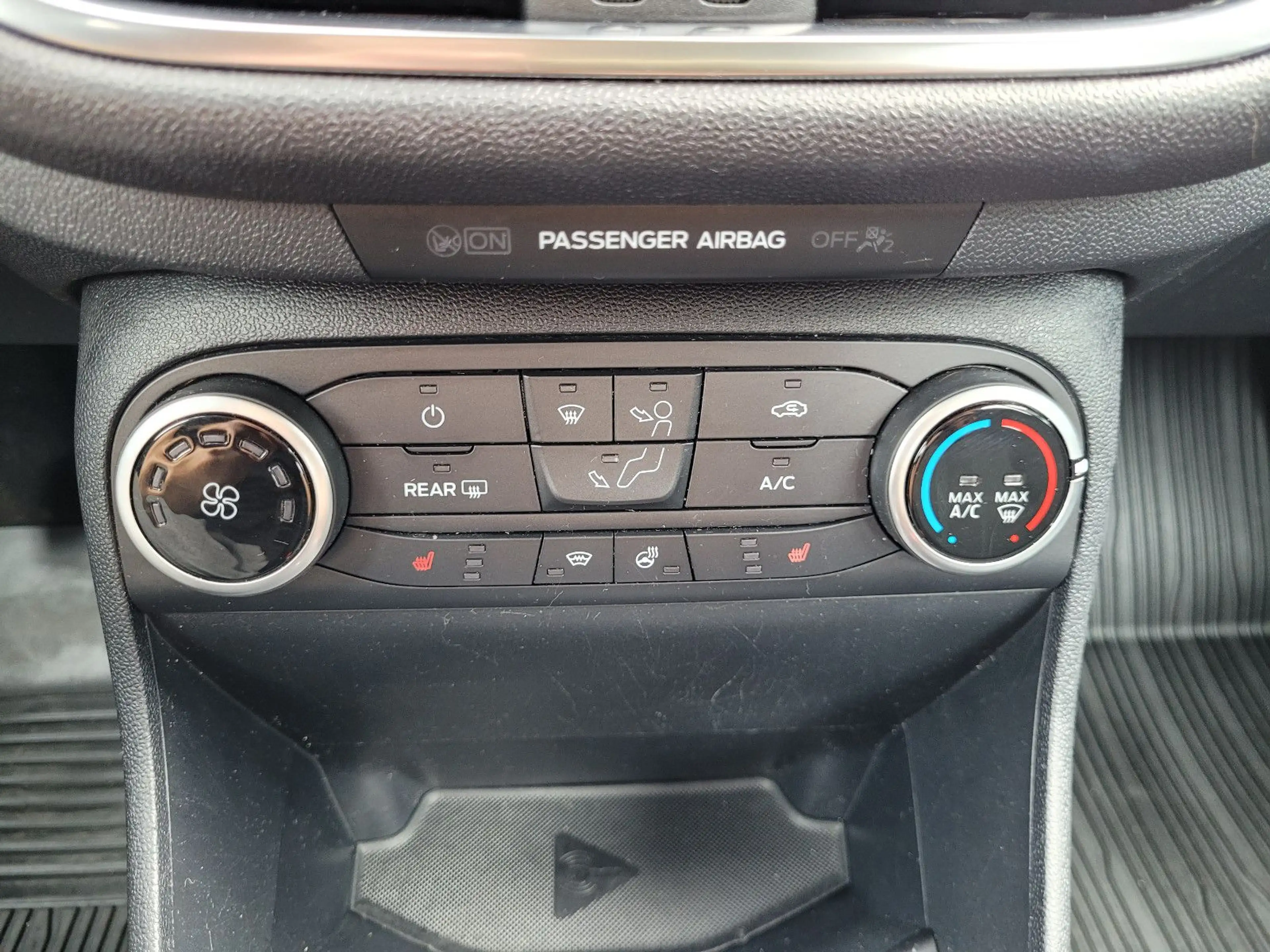 Ford Fiesta Trend — photo 24