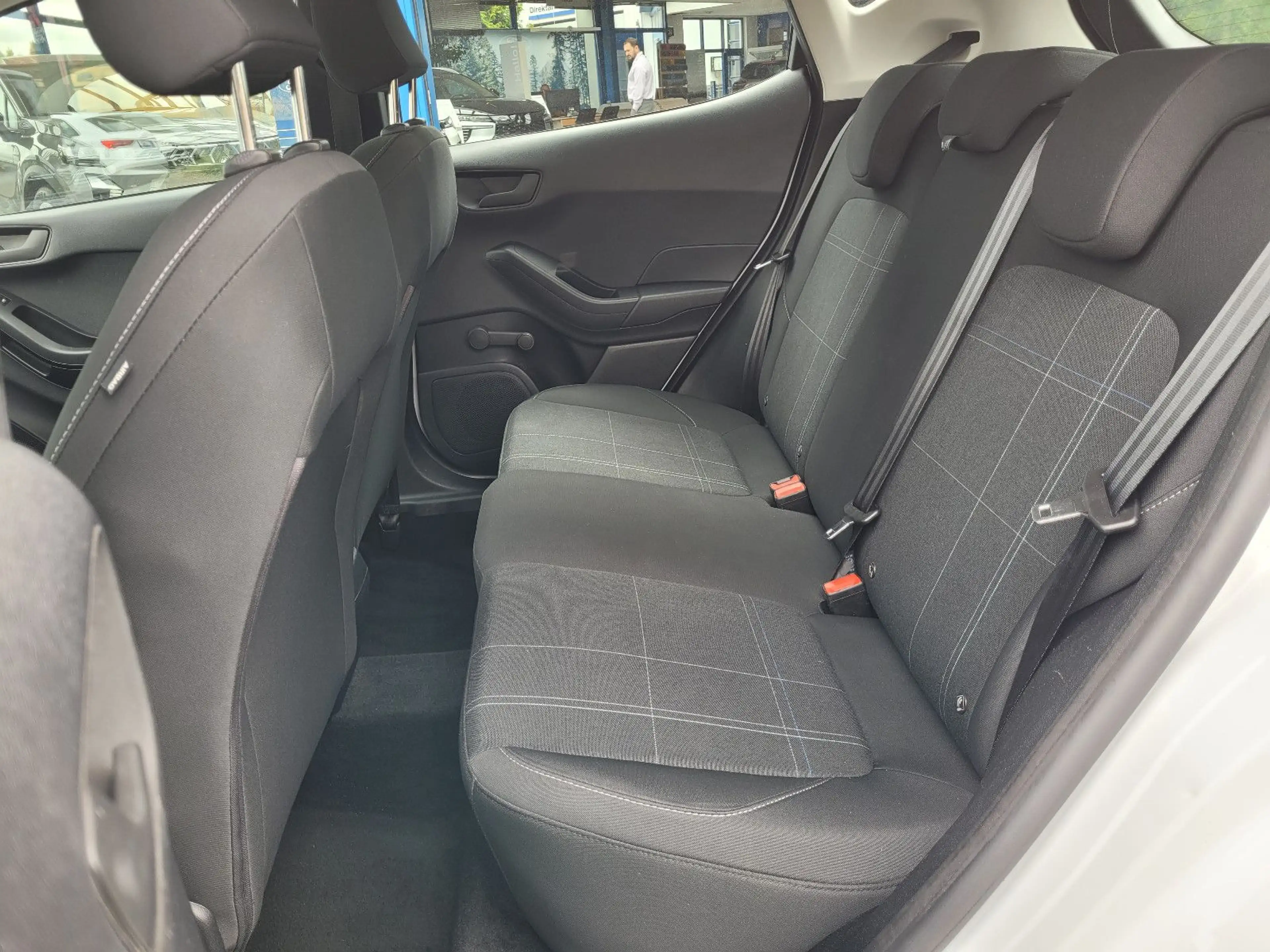 Ford Fiesta Trend — photo 14