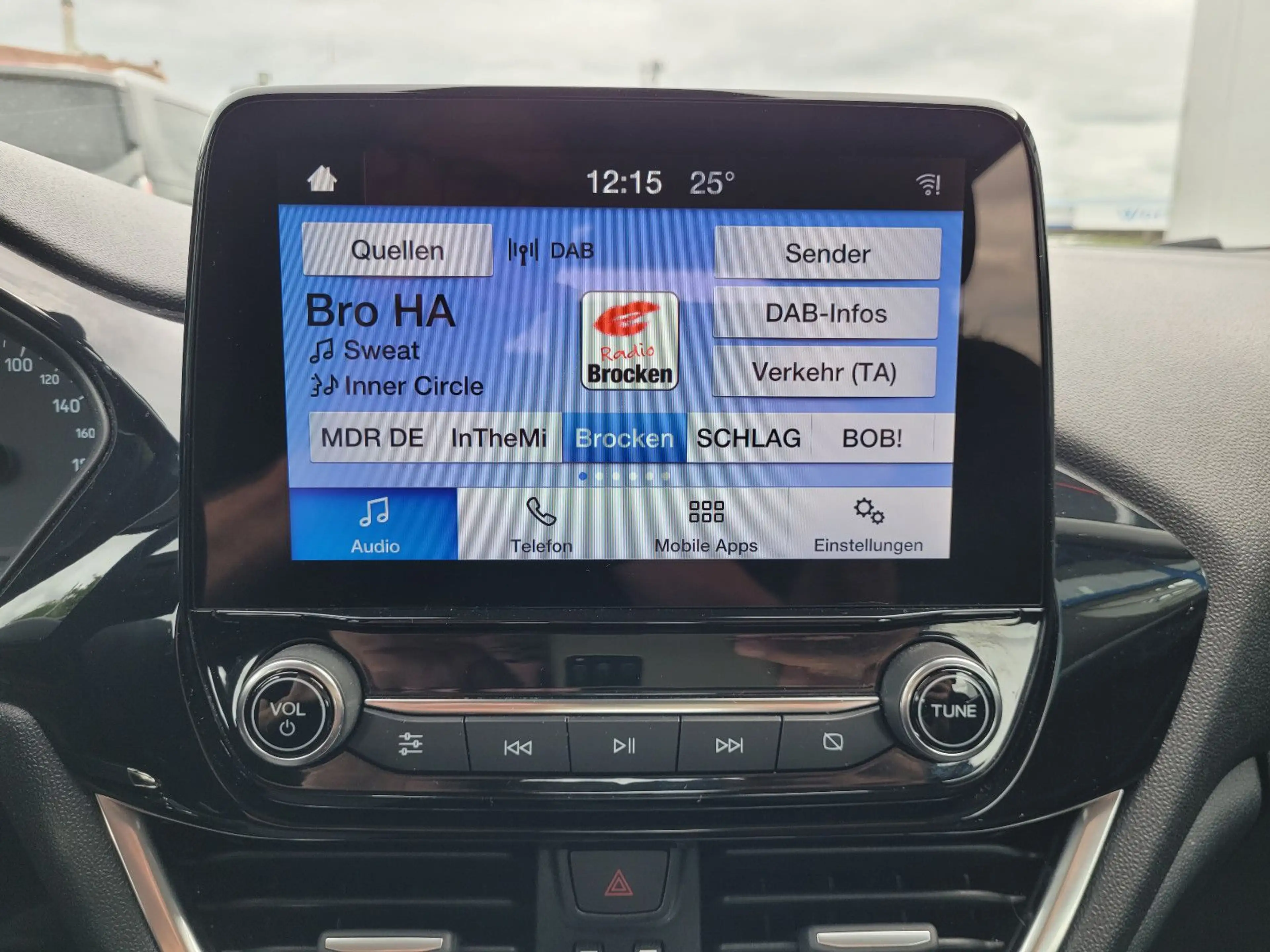 Ford Fiesta Trend — photo 26