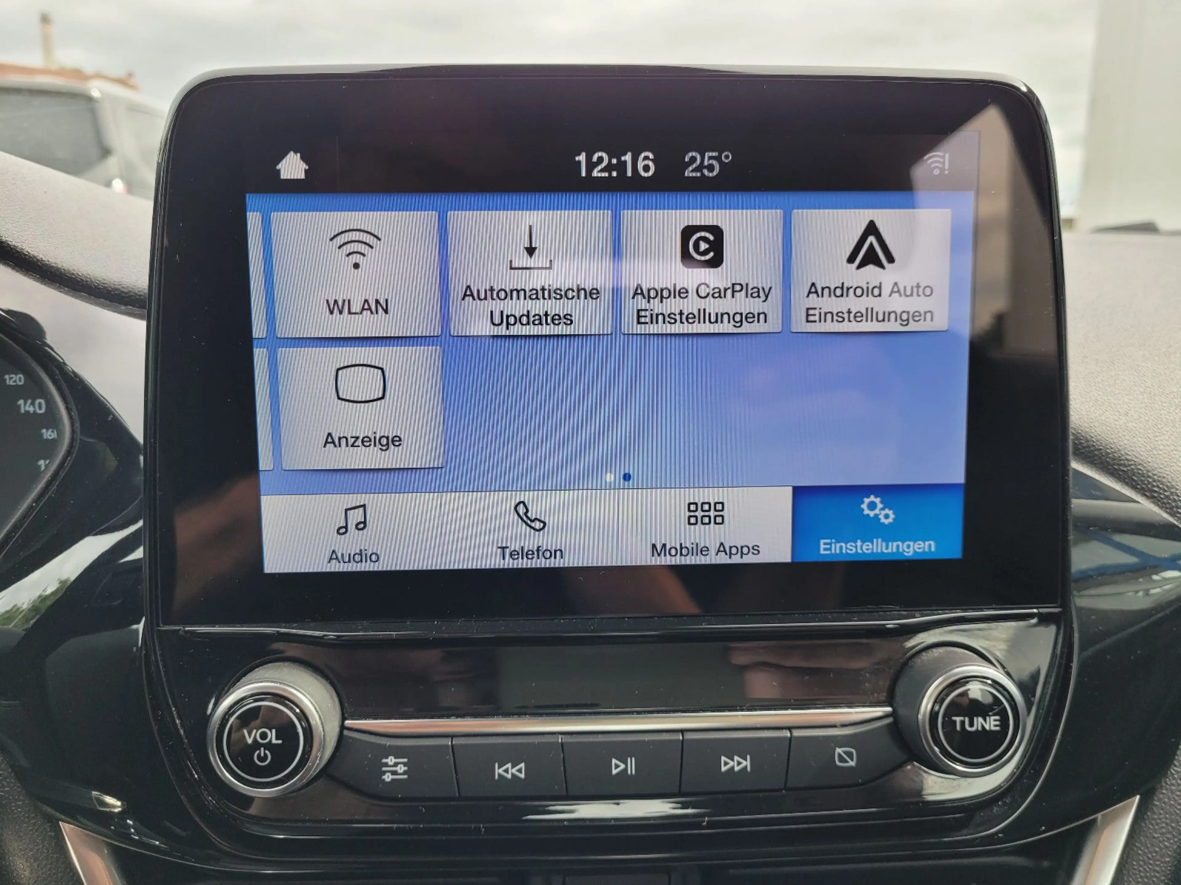 Ford Fiesta Trend — photo 30