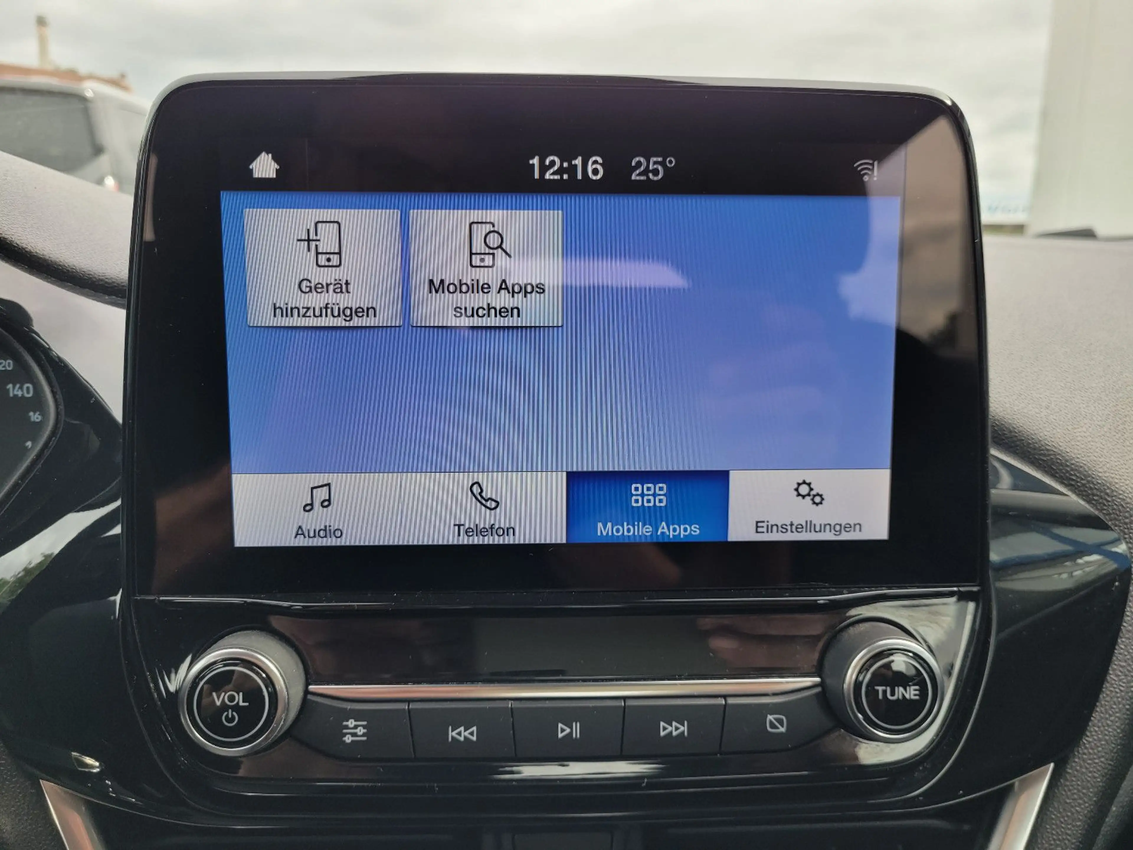 Ford Fiesta Trend — photo 28