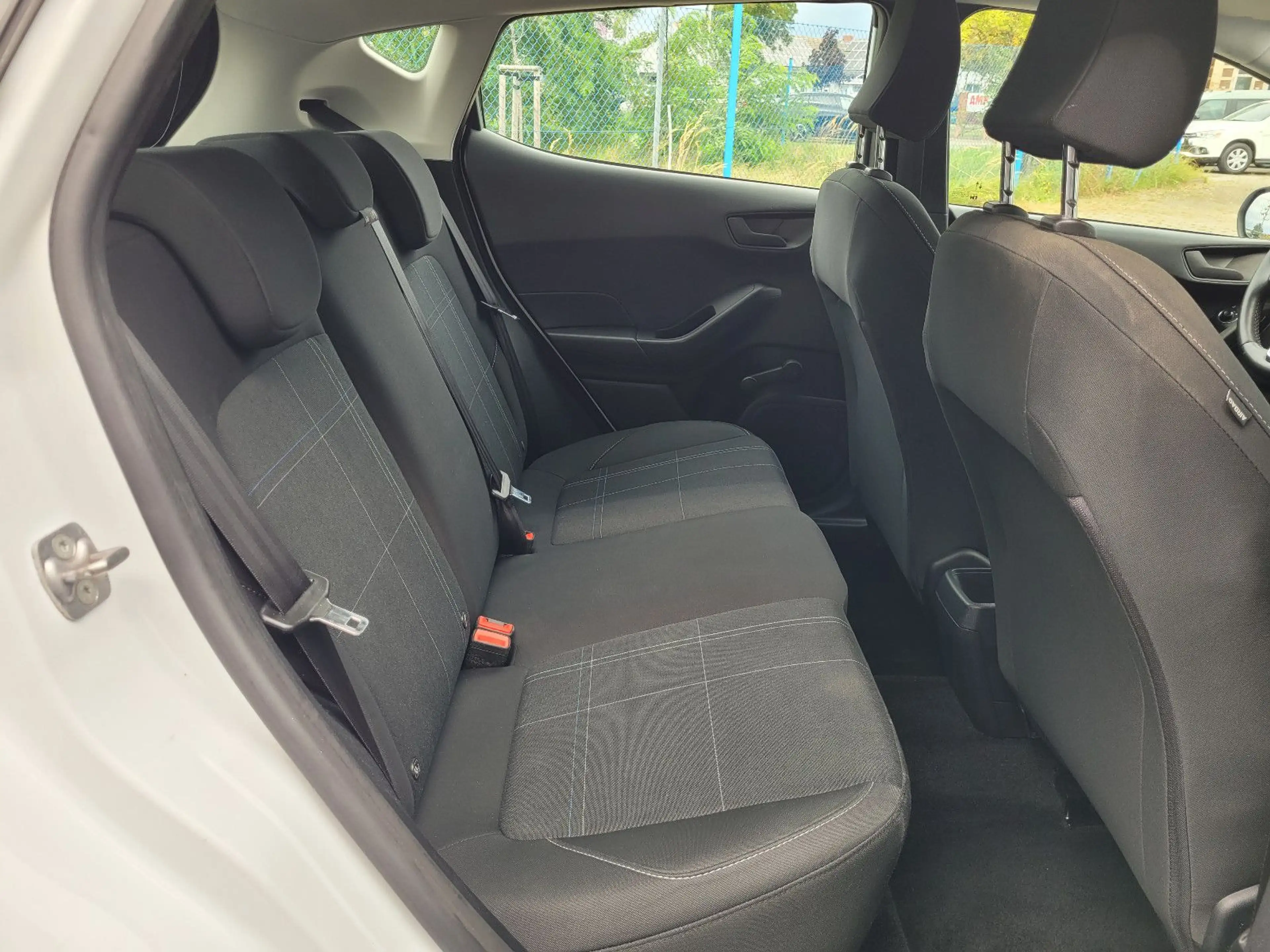 Ford Fiesta Trend — photo 16