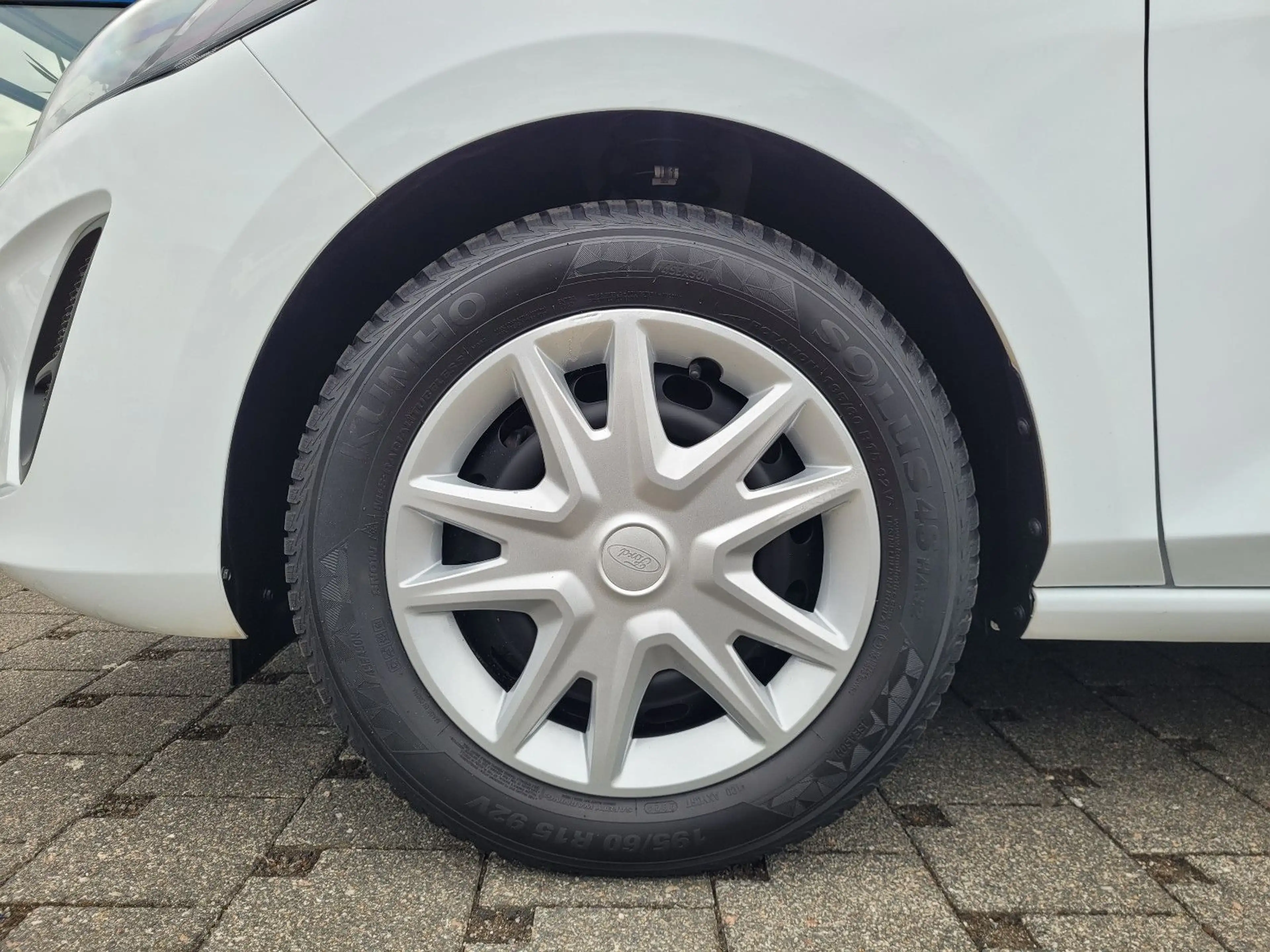 Ford Fiesta Trend — photo 10