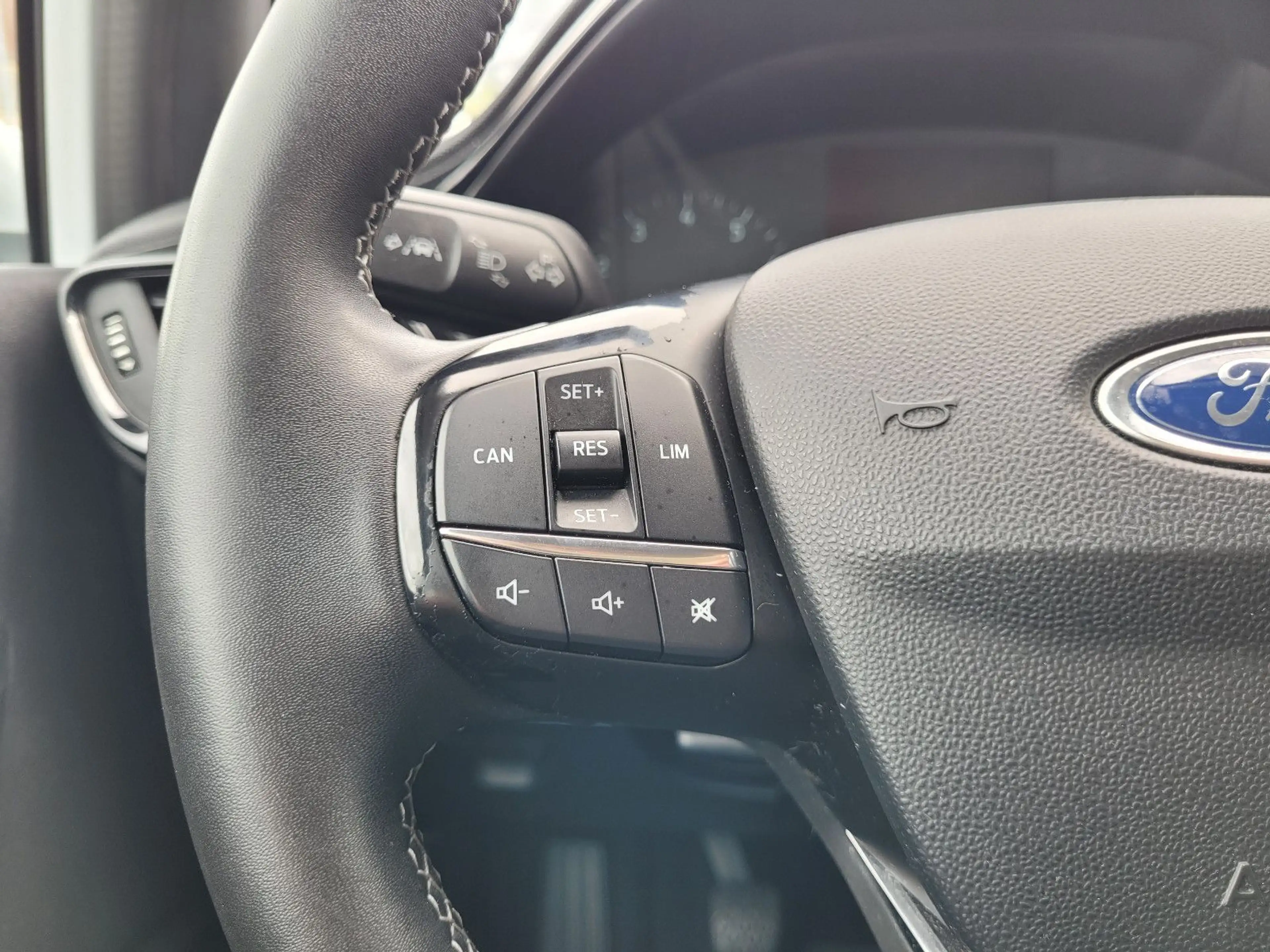 Ford Fiesta Trend — photo 20